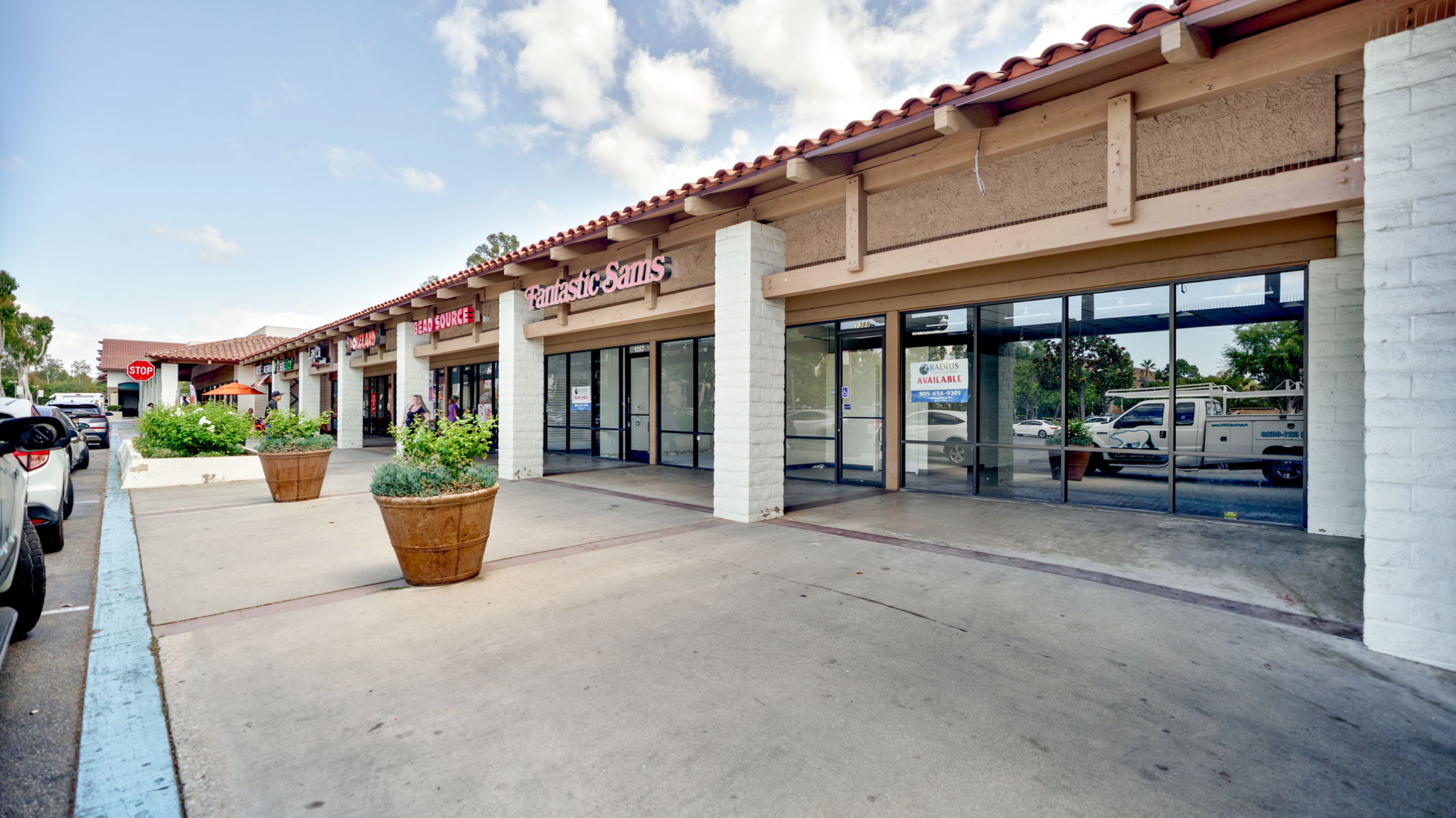 1388 N Moorpark Rd, Photo - Slide05 Retail Property for Lease - 1412 N Moorpark Rd, Thousand Oaks, California, 91360 (6)