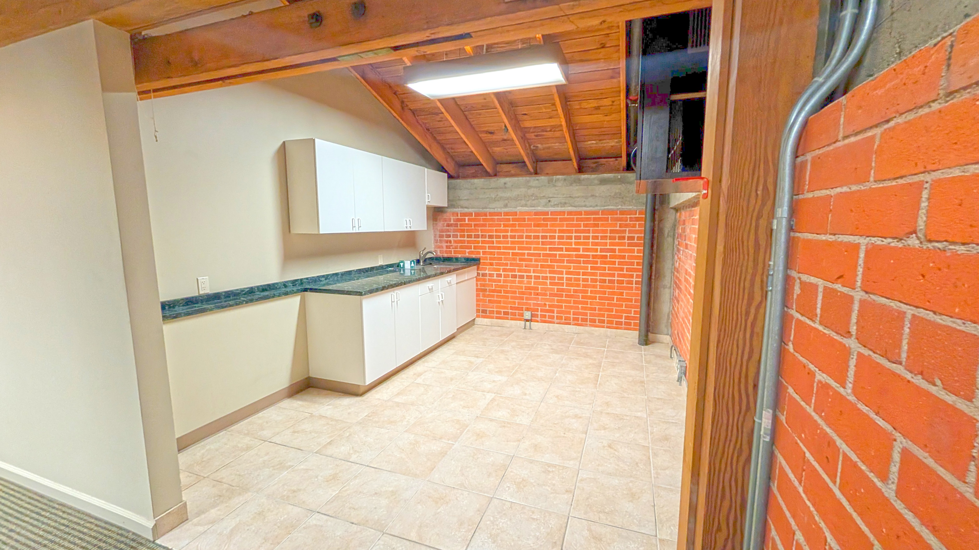 829 De La Vina St., Photo - Slide07 Office Property for Rent - 829 De La Vina St, Santa Barbara, California, 93101 (8)
