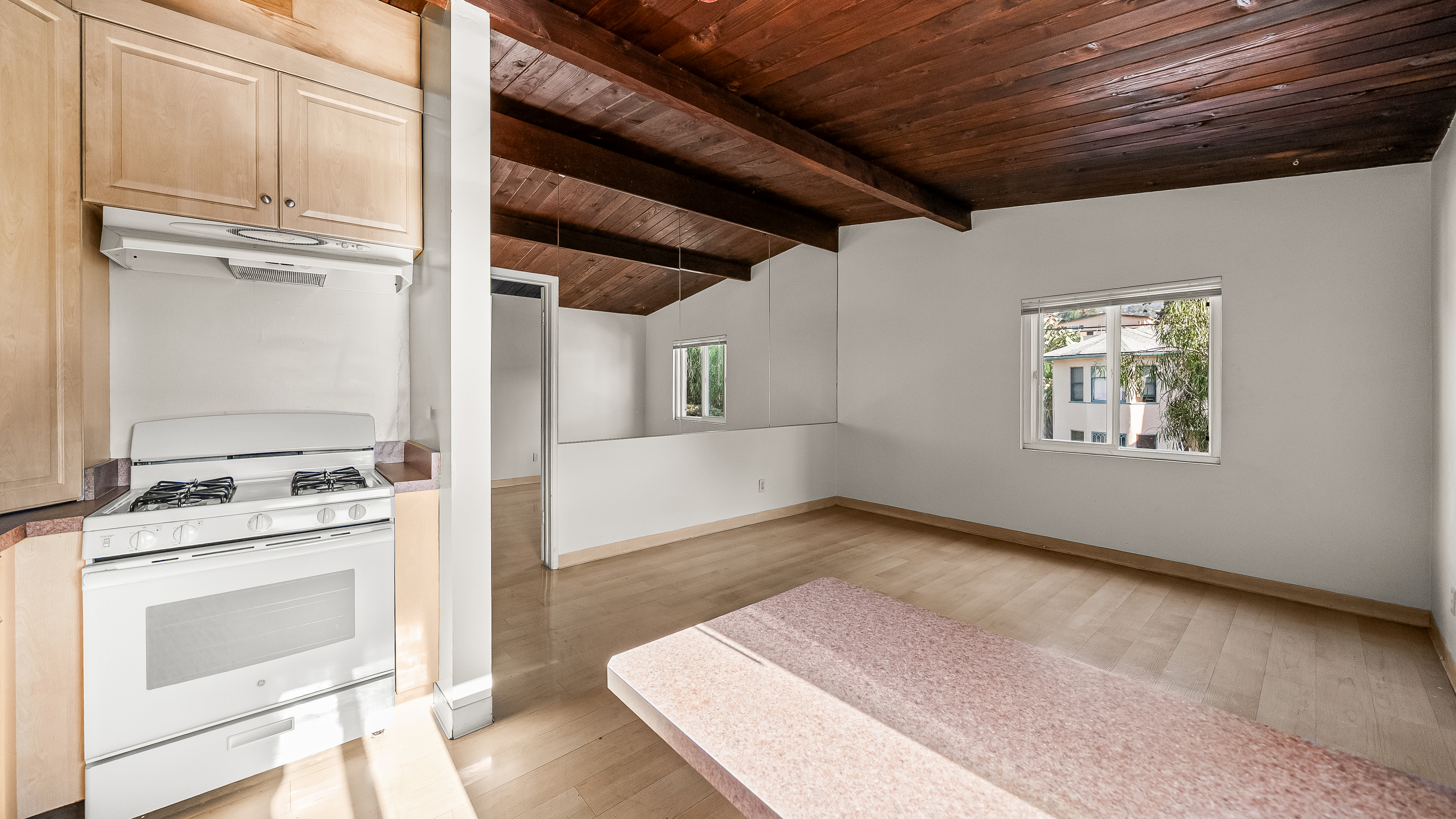 1011 Laguna St., Photo - Slide05 Multifamily Property for Sale - 1011 Laguna St., Santa Barbara, California, 93101 (10)