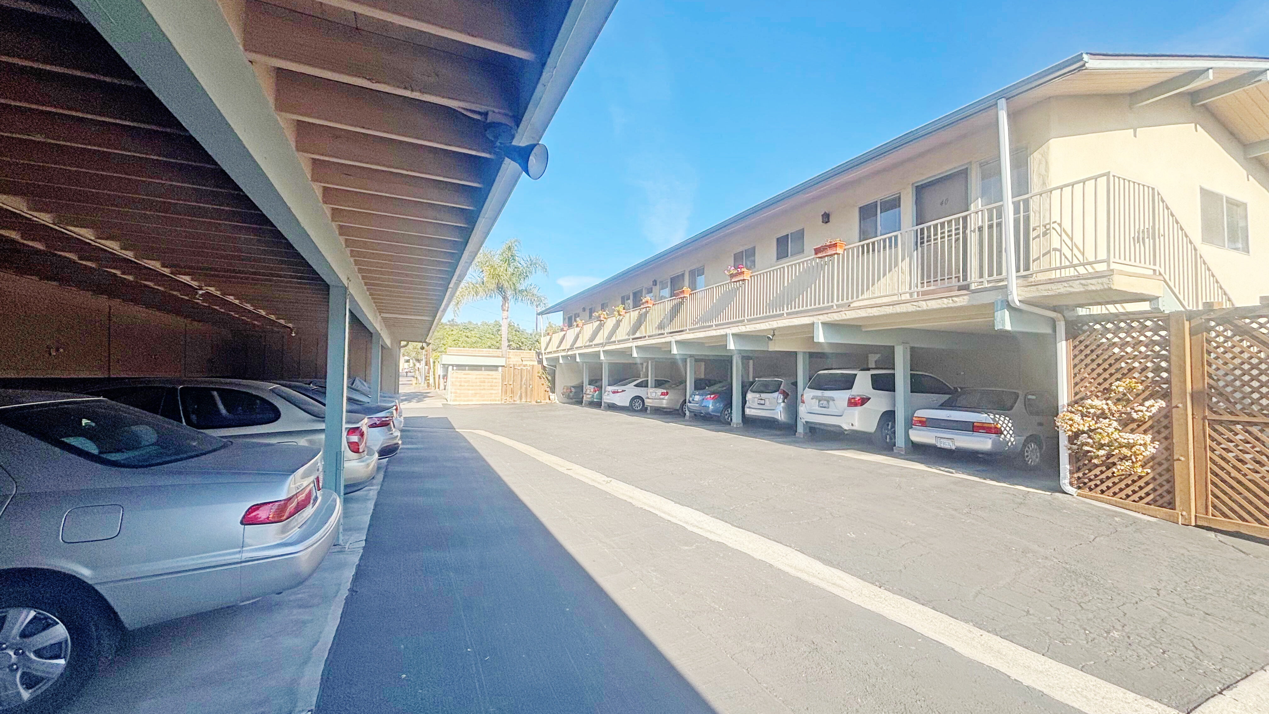 2109-2111-2115 De La Vina St., Photo - Slide09 Multifamily Property for Sale - 2109-2111-2115 De La Vina St., Santa Barbara, California, 93105 (4)