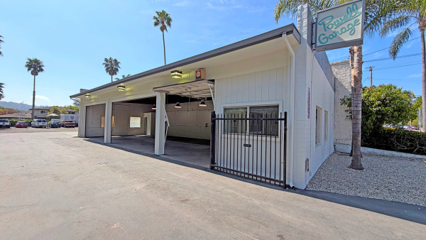 1327 De La Vina Street