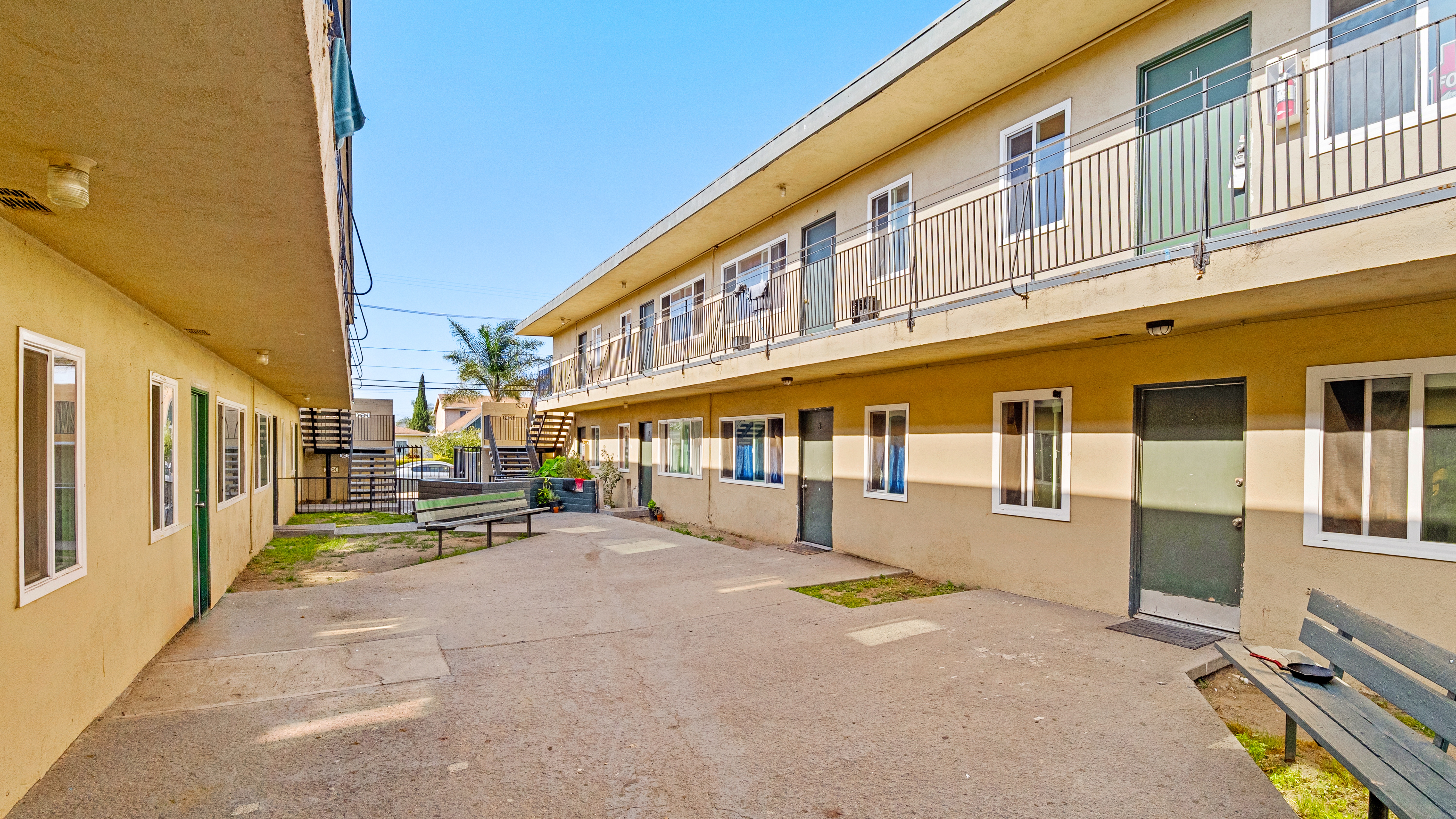 508 to 516 W Hill St, Photo - Slide05 Multifamily Property for Sale - 450, 508 & 516 W Hill St, Oxnard, California, 93033 (5)