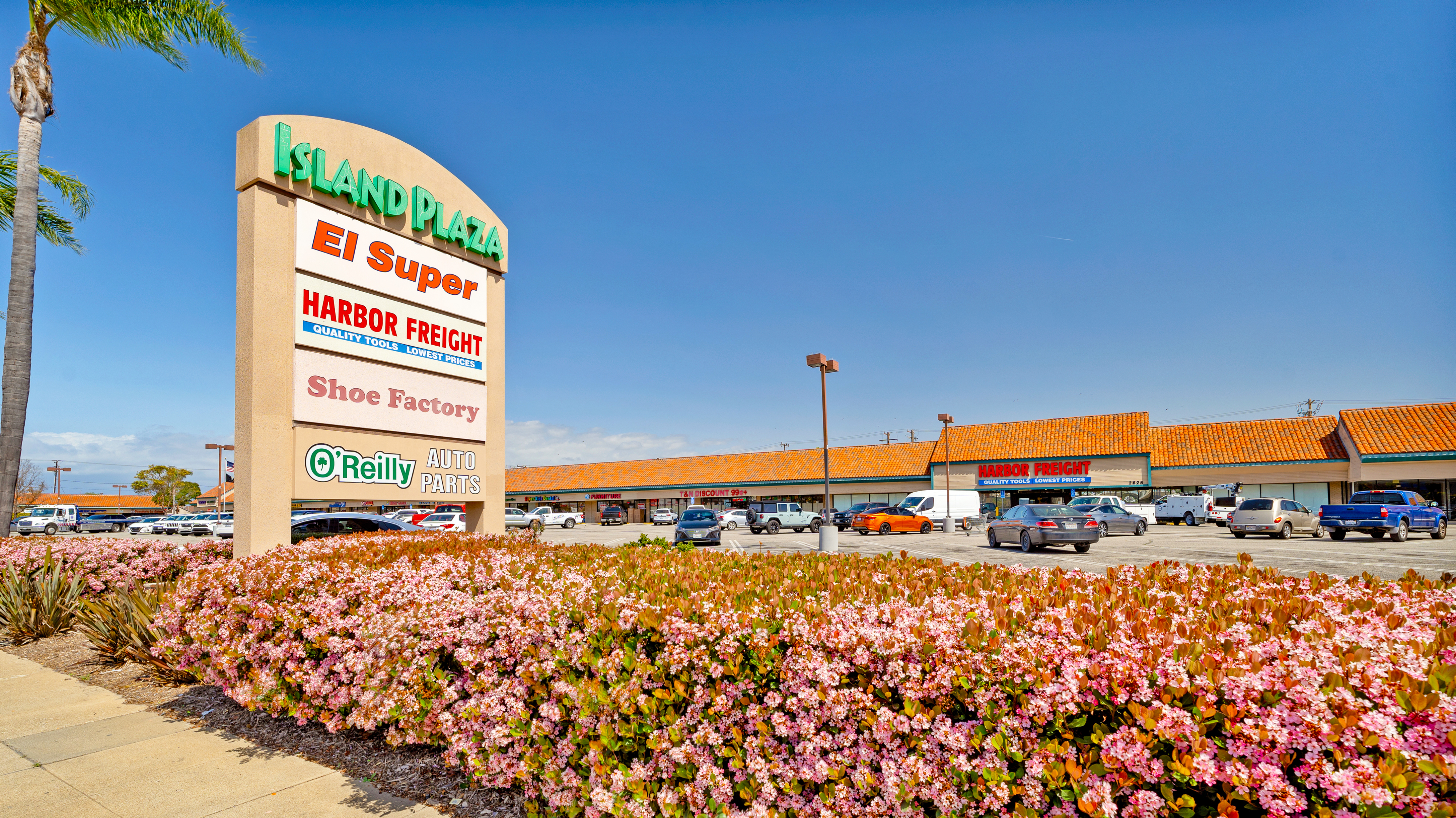Retail Property for Lease - 2410-2830 Saviers Rd., Oxnard, California, 93033 (2)