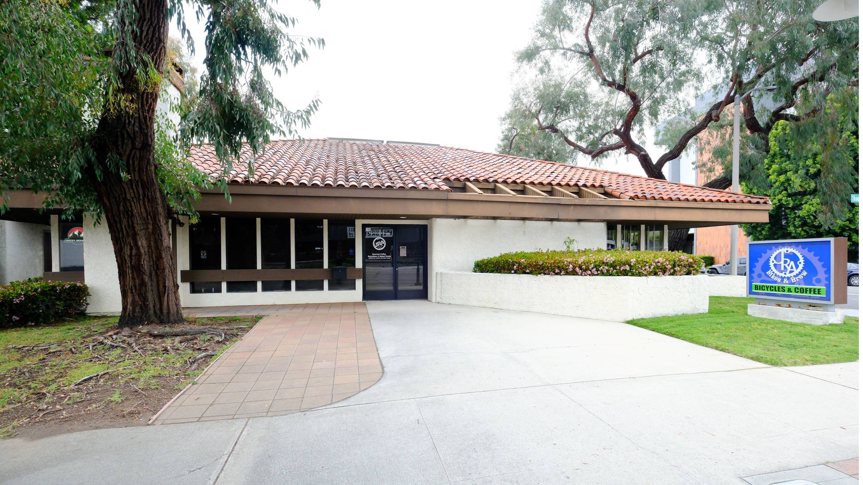 215 E Thousand Oaks Blvd, Exterior Building Photo - undefined Office Property for Rent - 215 E. Thousand Oaks Blvd., Thousand Oaks, California, 91360 (2)