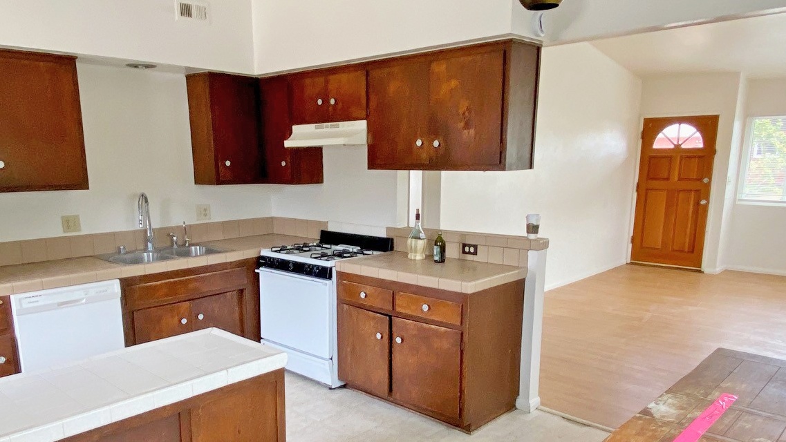 925 Camino Lindo, Photo - Slide07 Multifamily Property for Sale - 925 Camino Lindo, Isla Vista, California, 93117 (8)