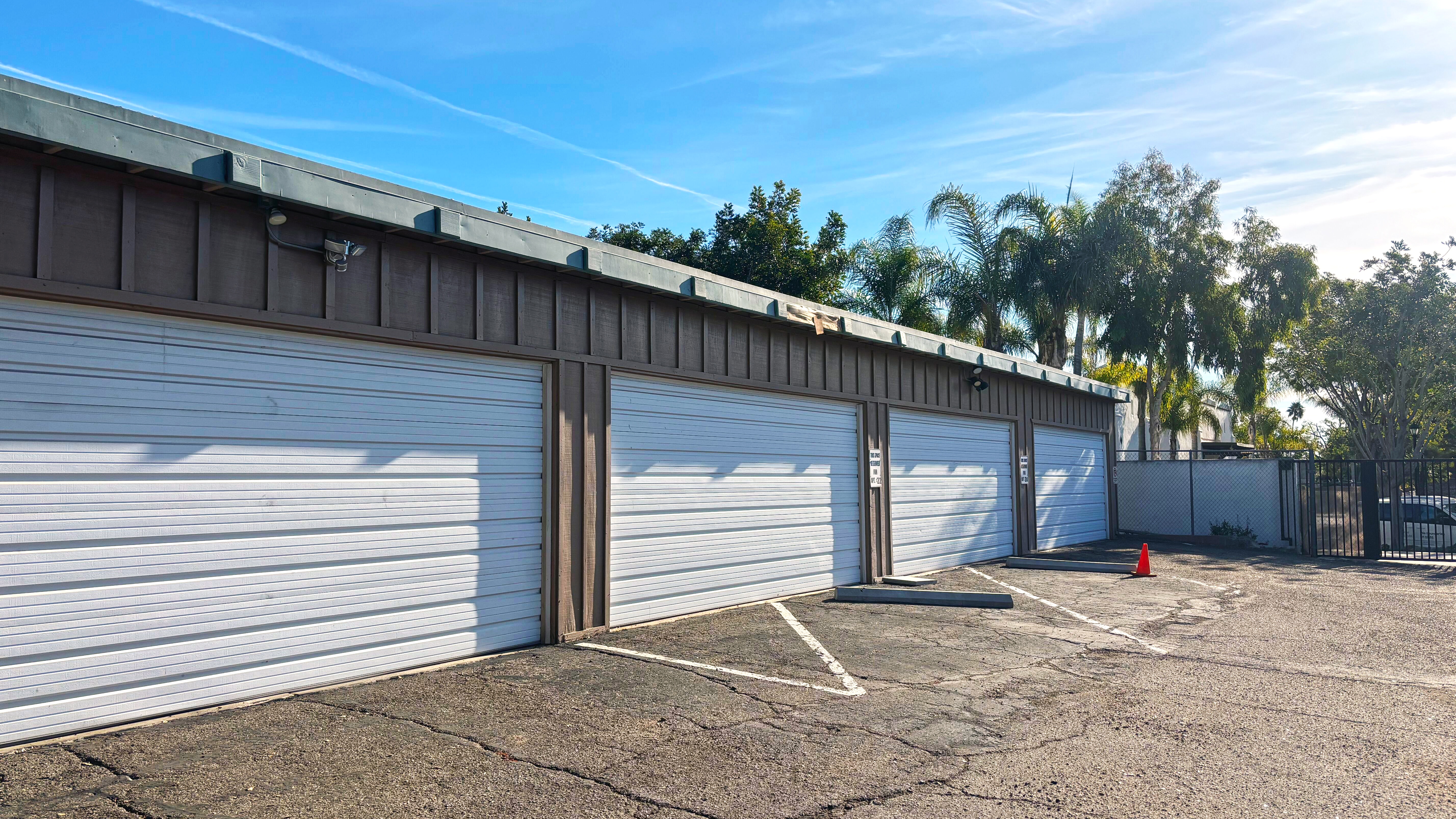 2109-2111-2115 De La Vina St., Photo - Slide10 Multifamily Property for Sale - 2109-2111-2115 De La Vina St., Santa Barbara, California, 93105 (3)