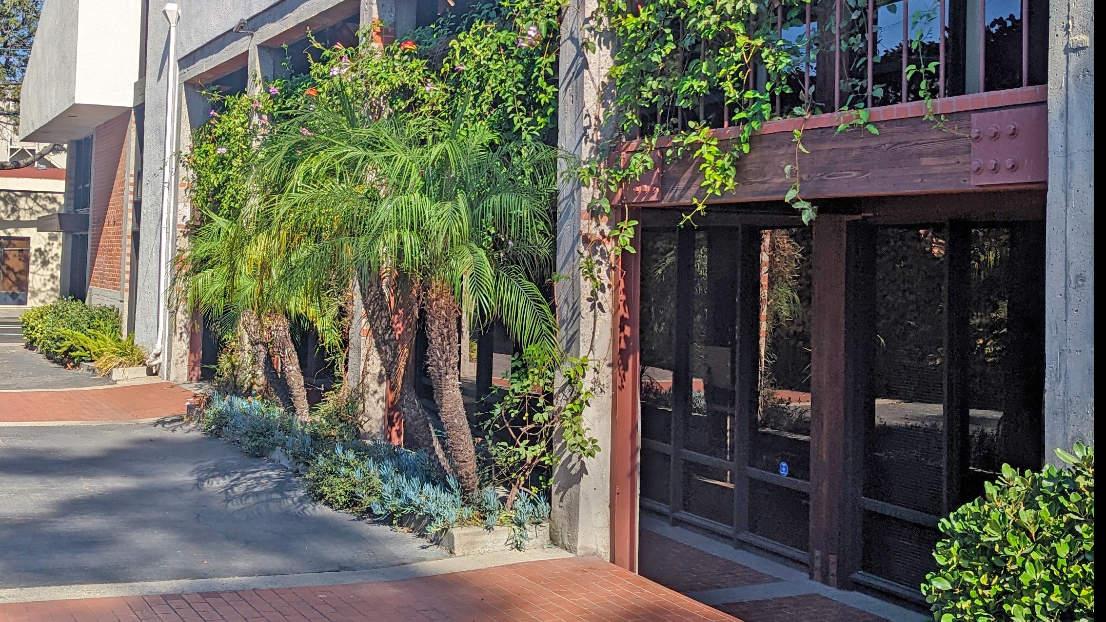 829 De La Vina St., Photo - Slide04 Office Property for Rent - 829 De La Vina St., Santa Barbara, California, 93101 (7)