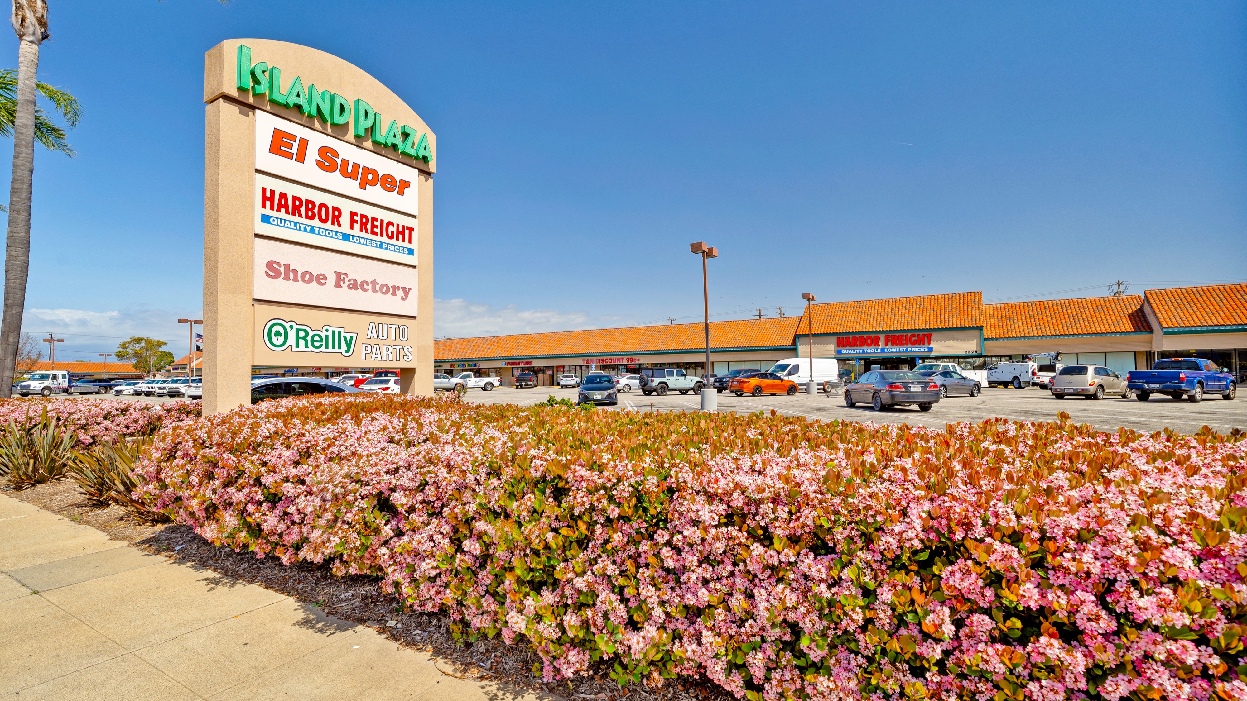 Retail Property for Lease - 2410-2830 Saviers Rd., Oxnard, California, 93033 (5)