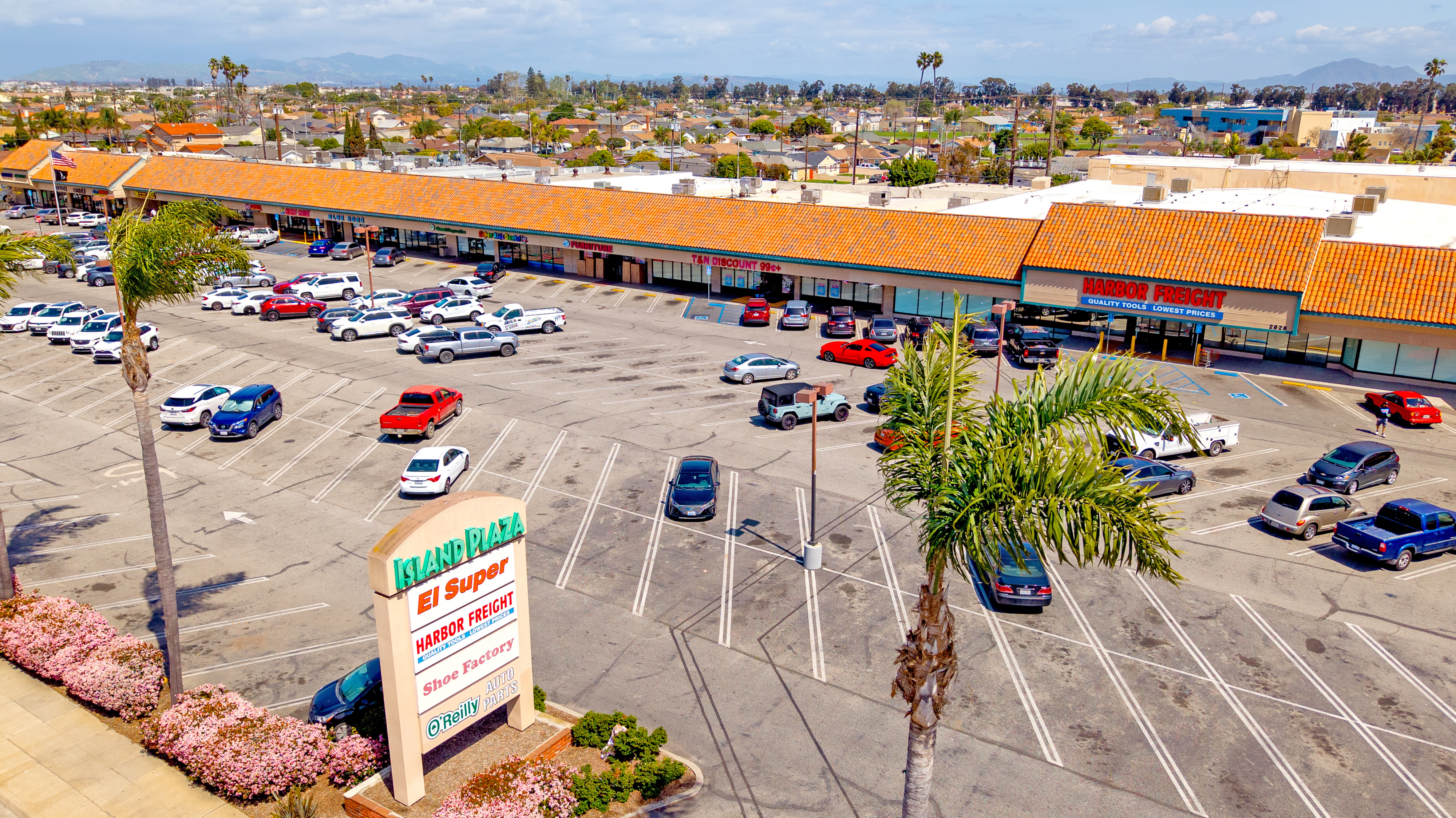 Retail Property for Lease - 2410-2830 Saviers Rd., Oxnard, California, 93033 (5)