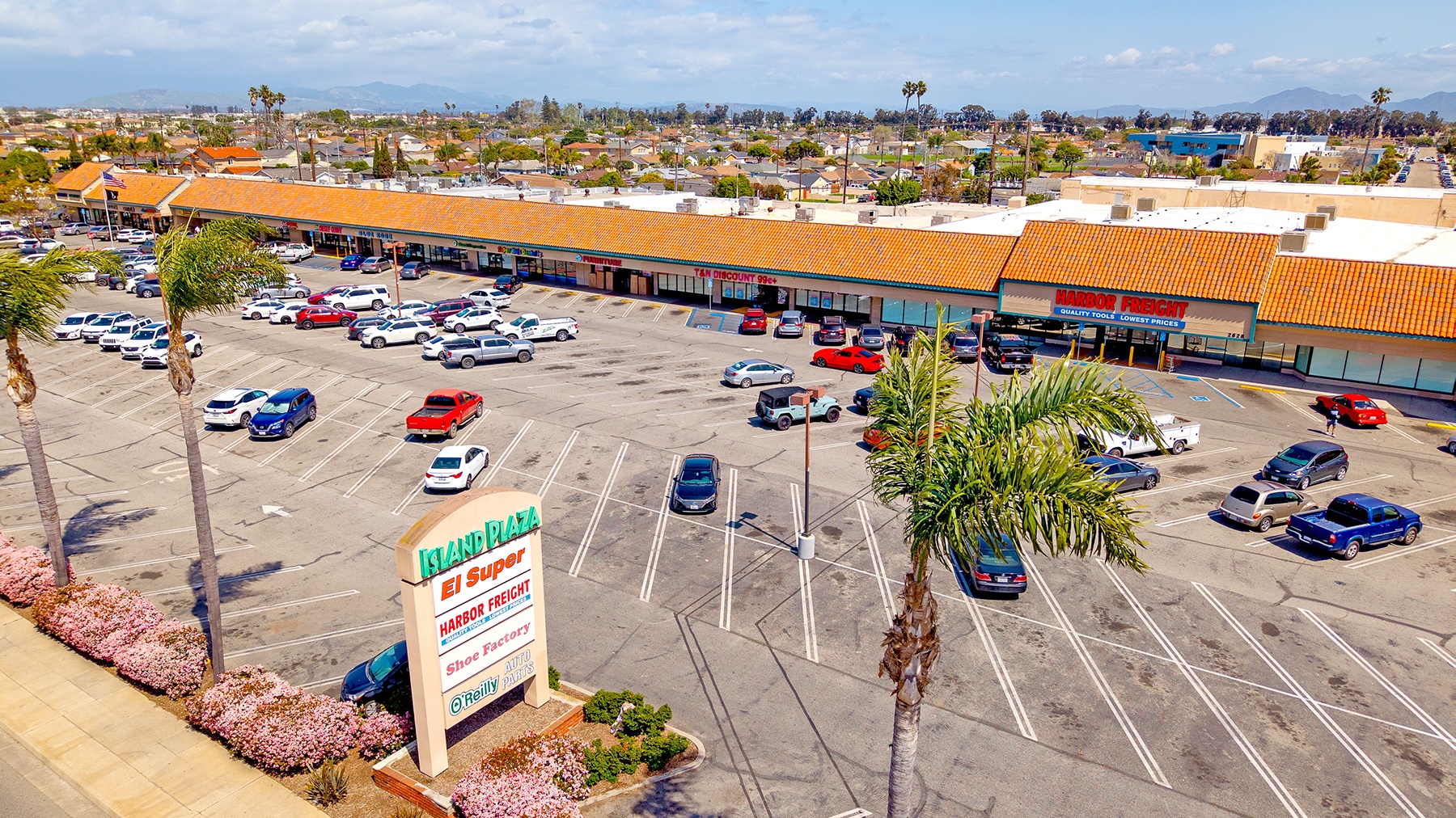 Retail Property for Lease - 2410-2830 Saviers Rd., Oxnard, California, 93033 (4)