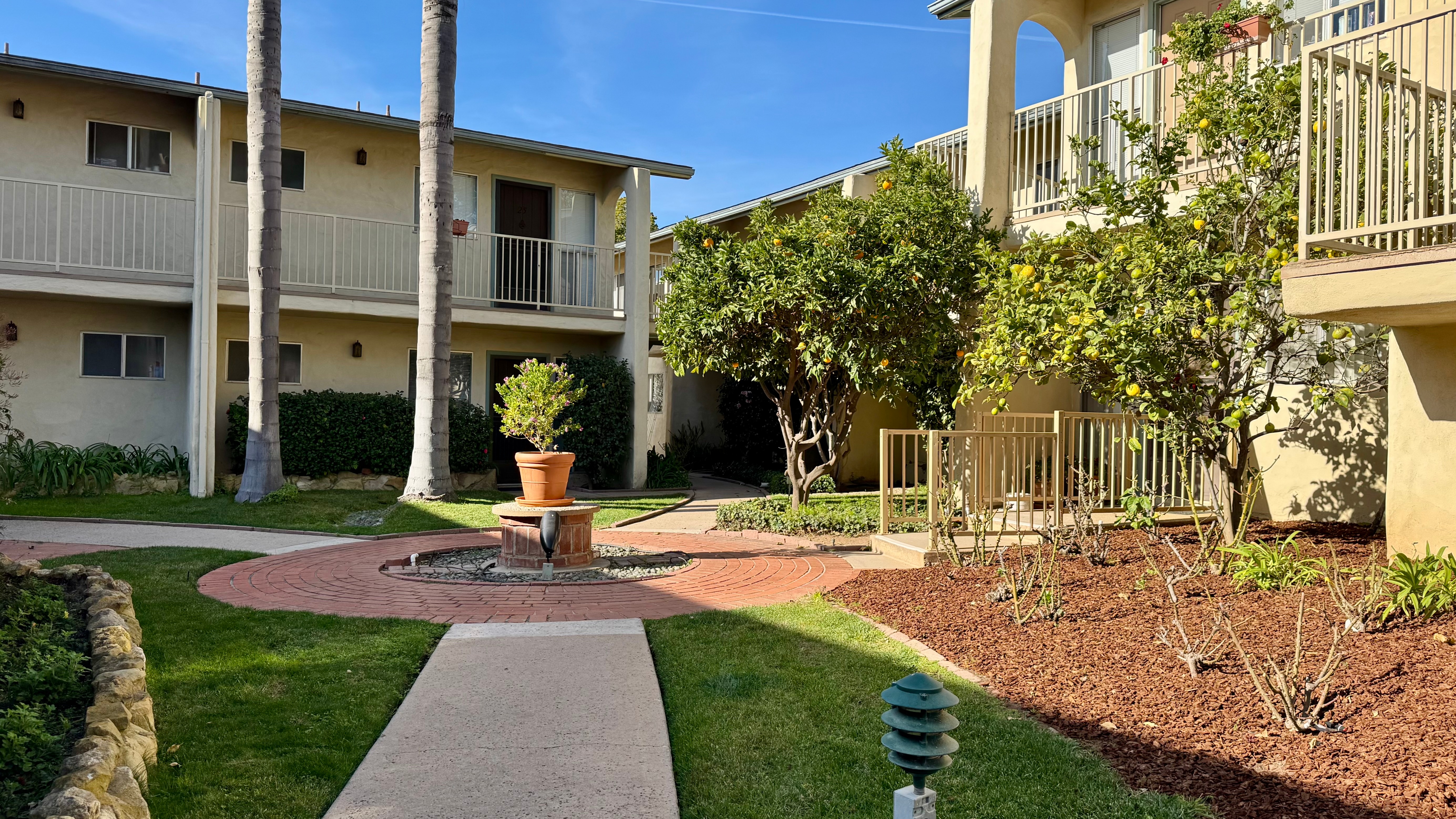 2109-2111-2115 De La Vina St., Photo - Slide04 Multifamily Property for Sale - 2109-2111-2115 De La Vina St., Santa Barbara, California, 93105 (9)