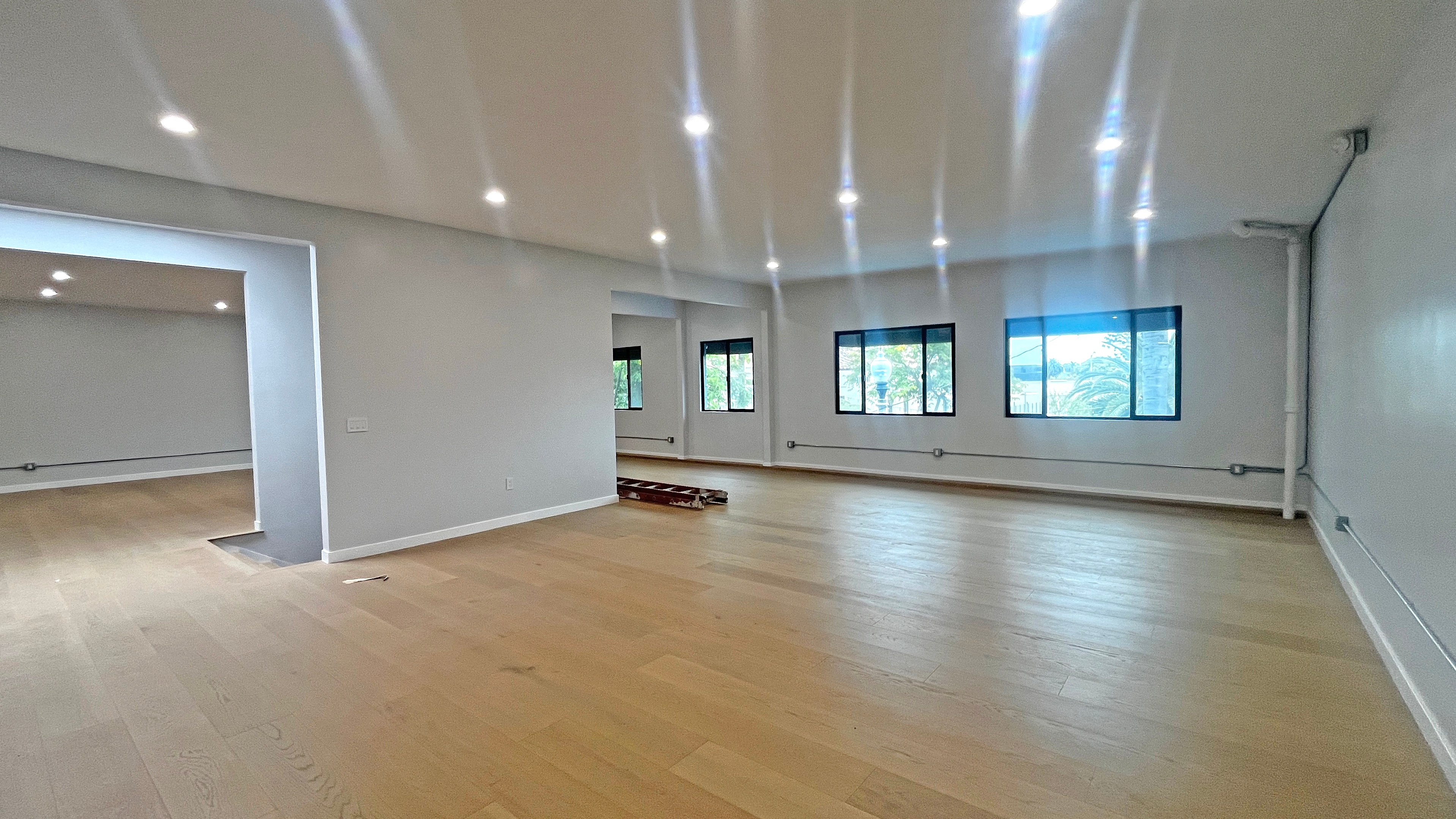 Retail Property for Lease - 671-677 E Main St, Ventura, California, 93001 (2)