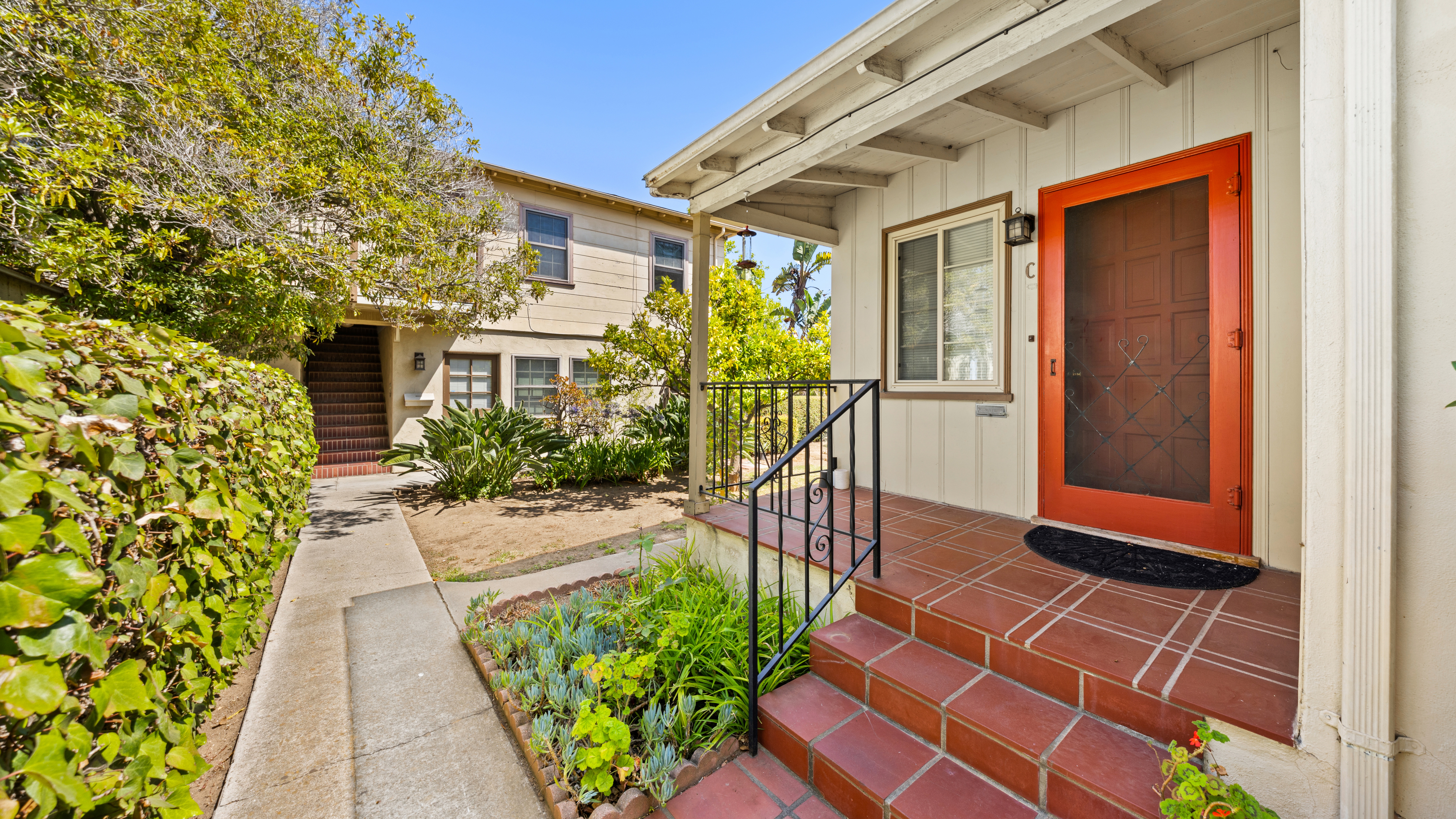 19 W Padre St, Photo - Slide02 Multifamily Property for Sale - 19 W Padre St, Santa Barbara, California, 93105 (21)