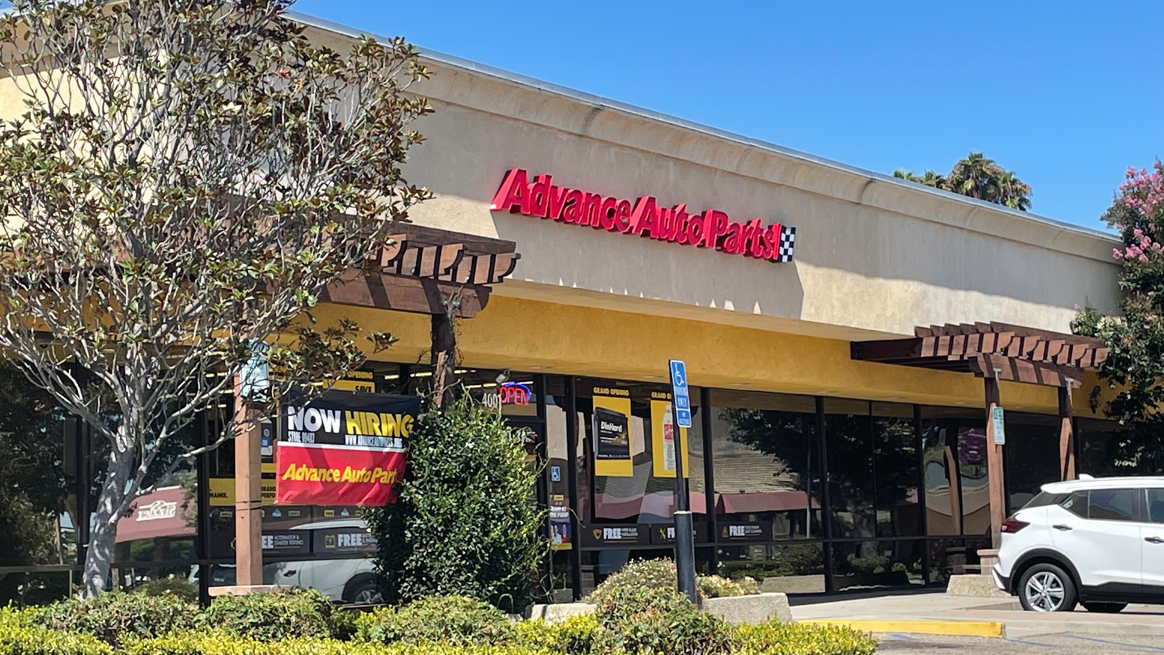 4001-4017 E. Main St., Photo - Slide02 Retail Property for Sale - 4001-4017 E. Main St., Ventura, California, 93003 (6)