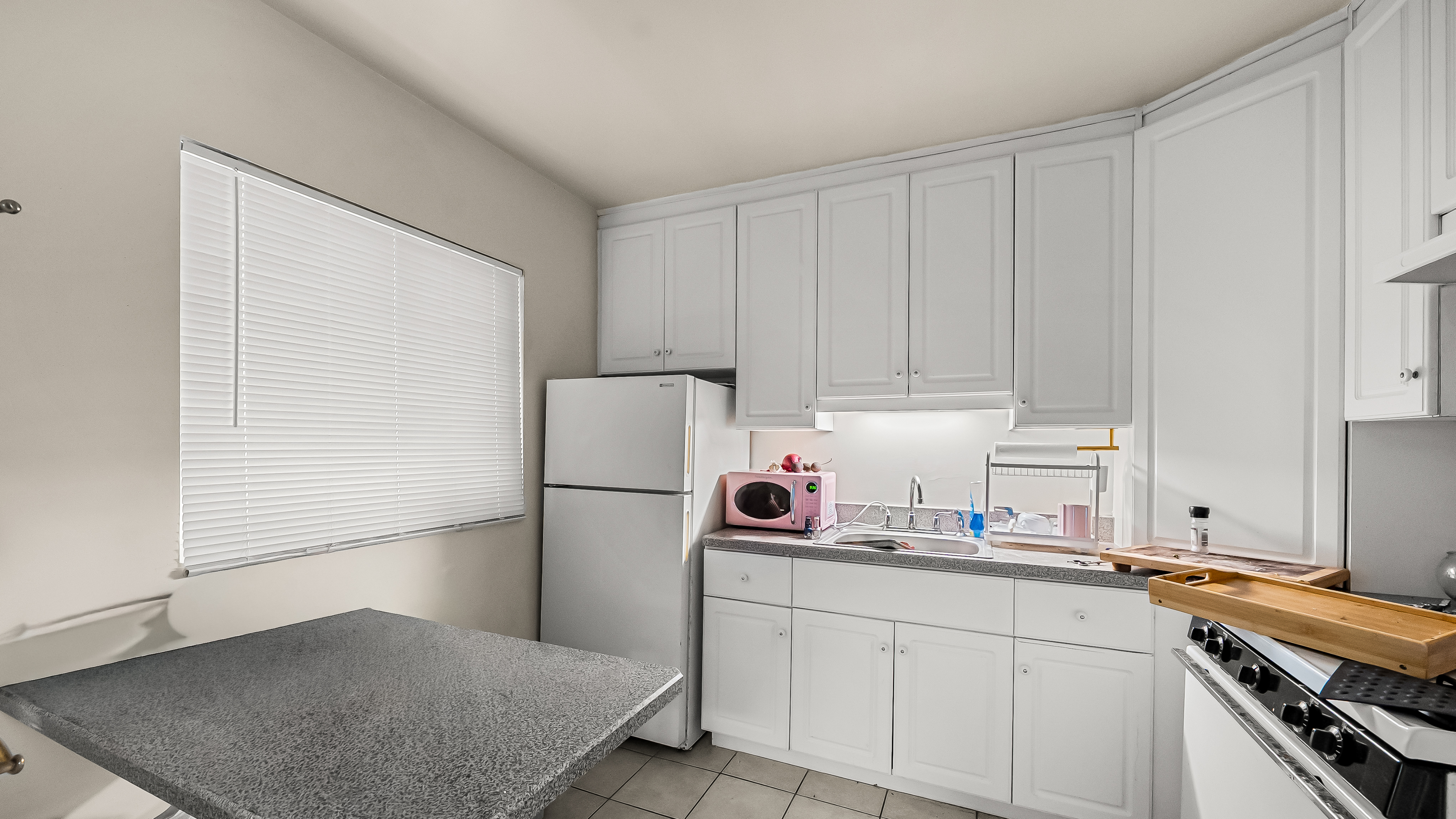 1011 Laguna St., Photo - Slide11 Multifamily Property for Sale - 1011 Laguna St., Santa Barbara, California, 93101 (4)