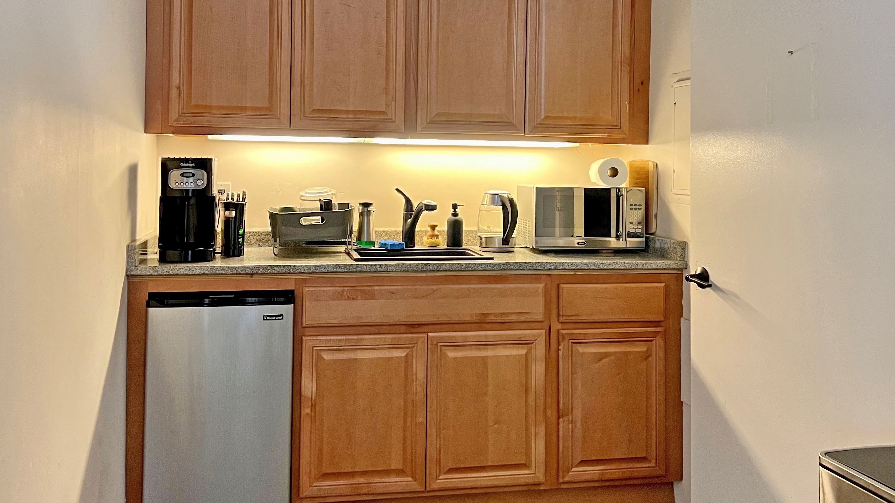 233 E. Canon Perdido St., Photo - Slide12 Office Property for Rent - 235 E. Canon Perdido St., Santa Barbara, California, 93101 (2)