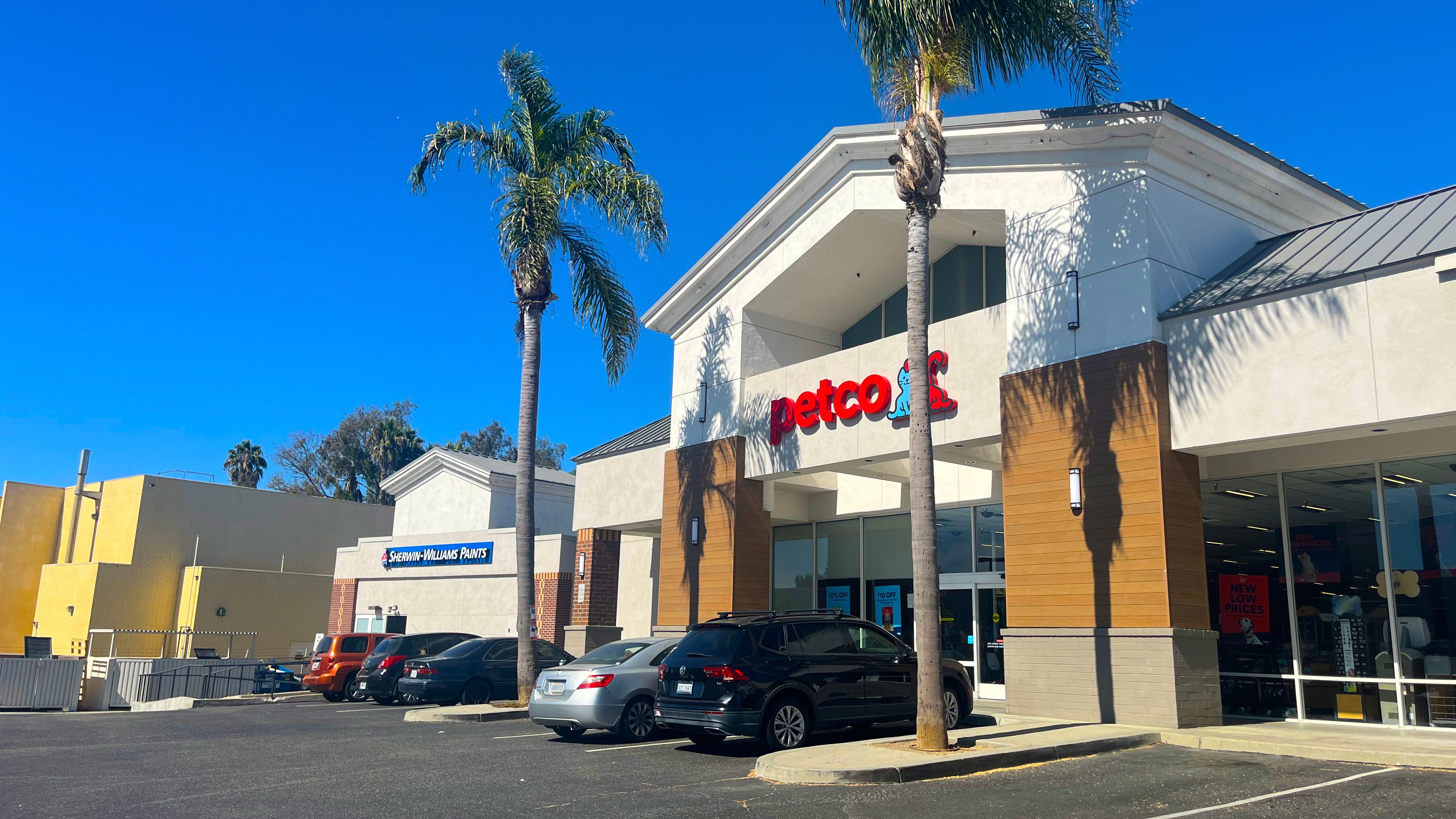 4687-4731 Telephone Rd., Photo - Slide03 Retail Property for Lease - 4687-4731 Telephone Rd., Ventura, California, 93003 (4)