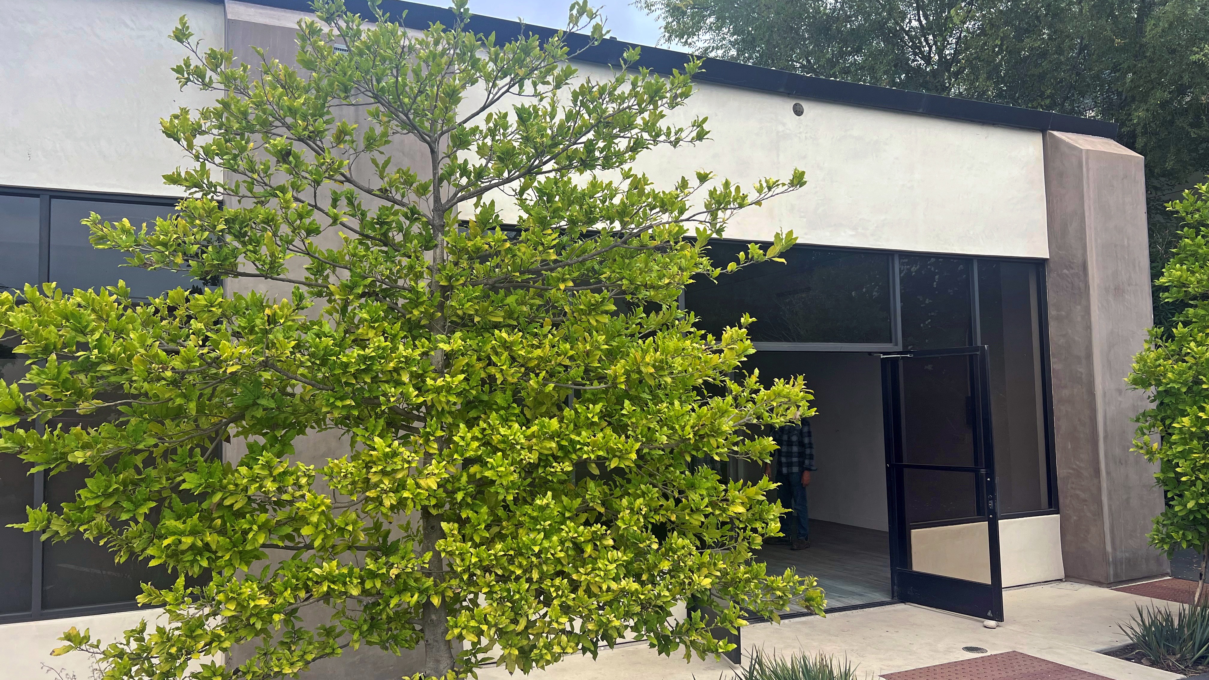 590 E. Gutierrez St., Photo - Slide01 Office Property for Rent - 590 E. Gutierrez St., Santa Barbara, California, 93103 (5)