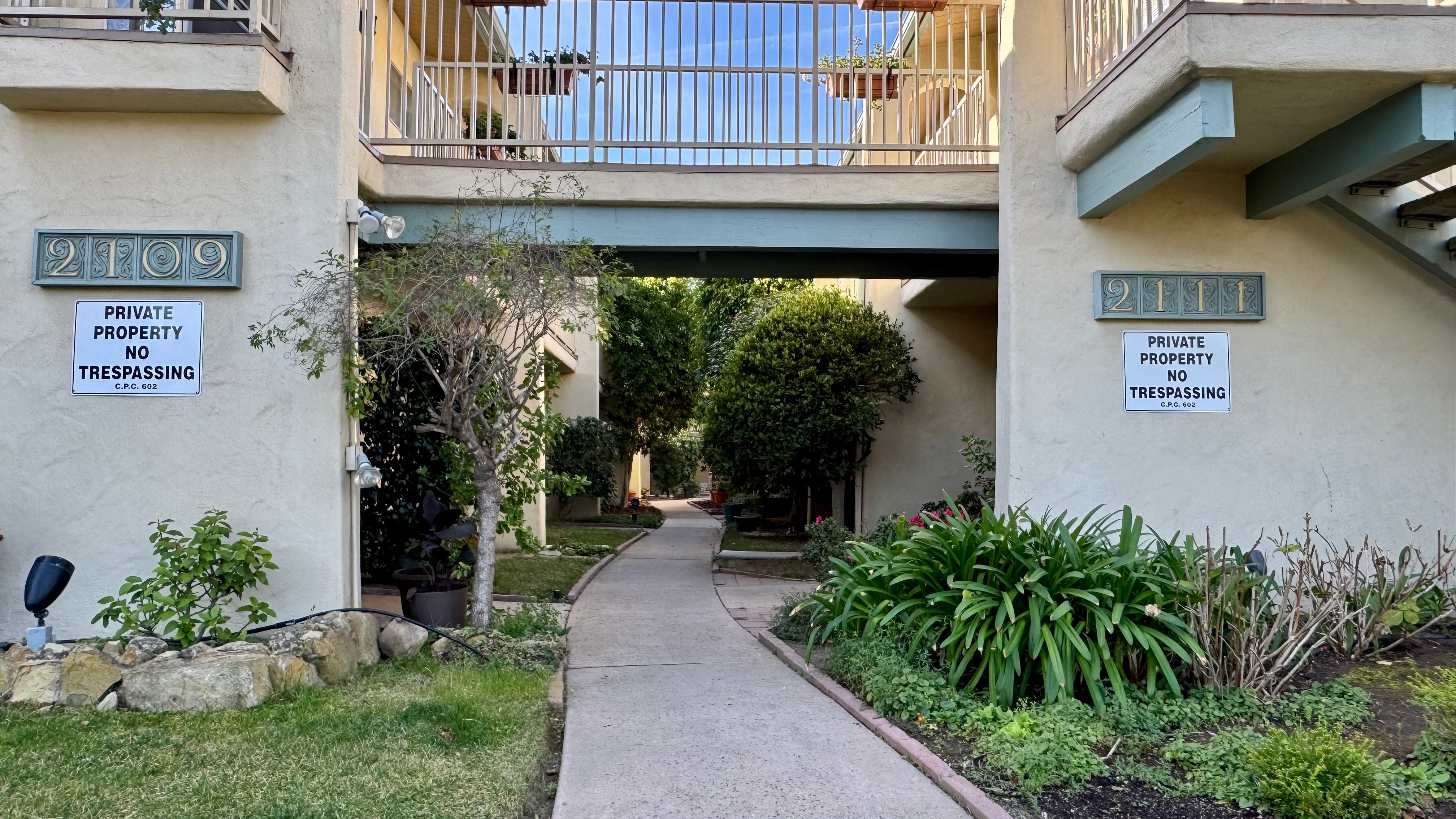2109-2111-2115 De La Vina St., Photo - Slide06 Multifamily Property for Sale - 2109-2111-2115 De La Vina St., Santa Barbara, California, 93105 (7)