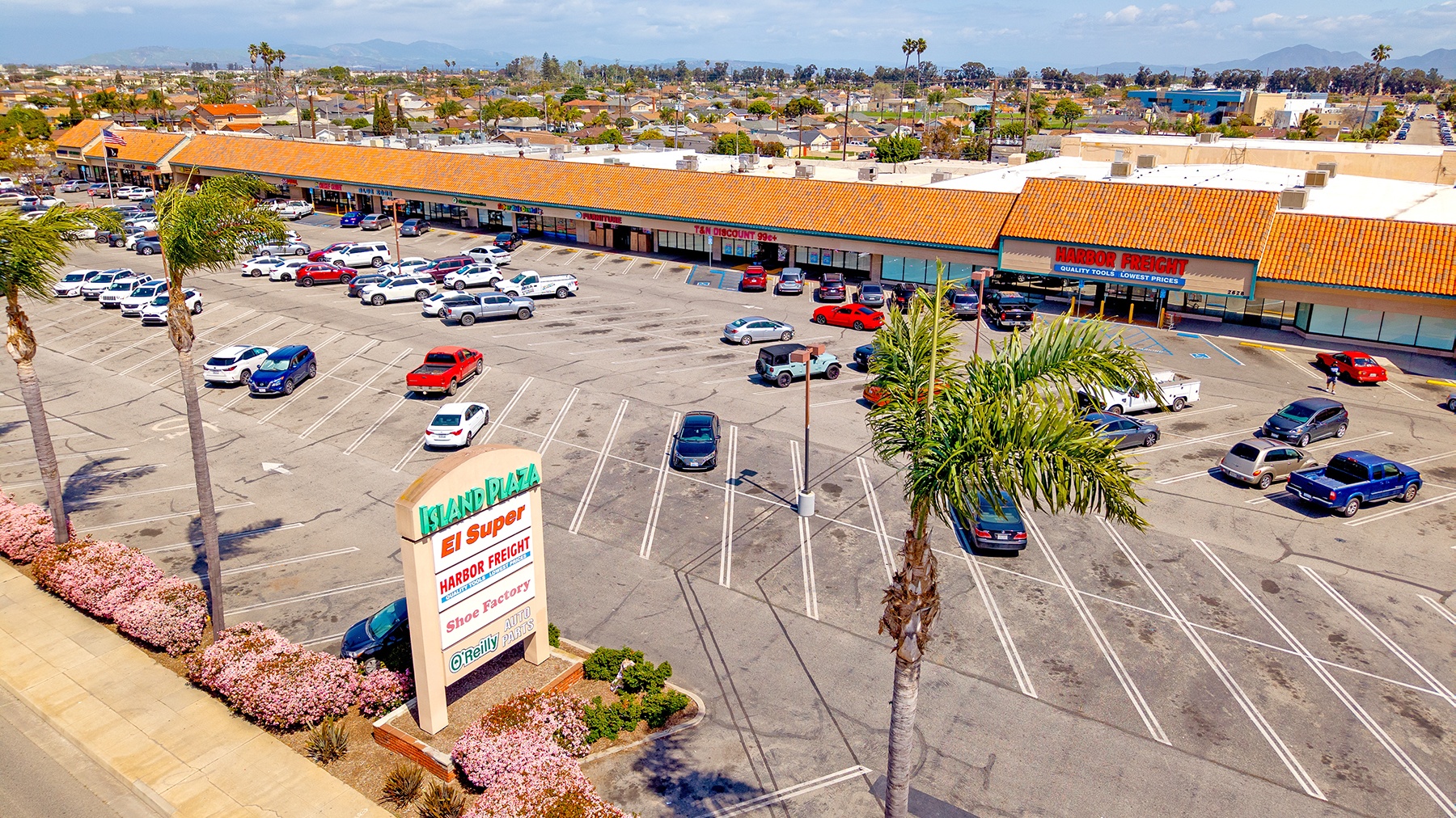 Retail Property for Lease - 2410-2830 Saviers Rd., Oxnard, California, 93033 (3)
