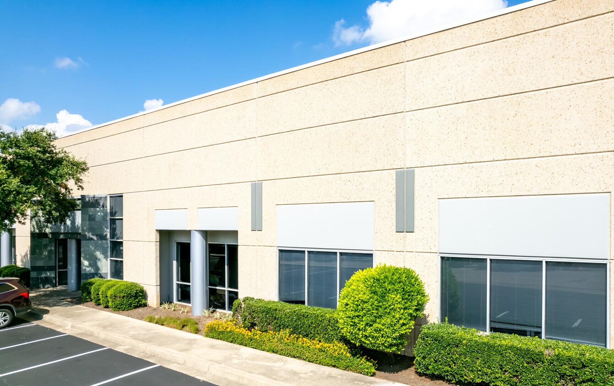 Industrial Space for Lease - 1905A Kramer Ln, Austin, TX, 78758-4014