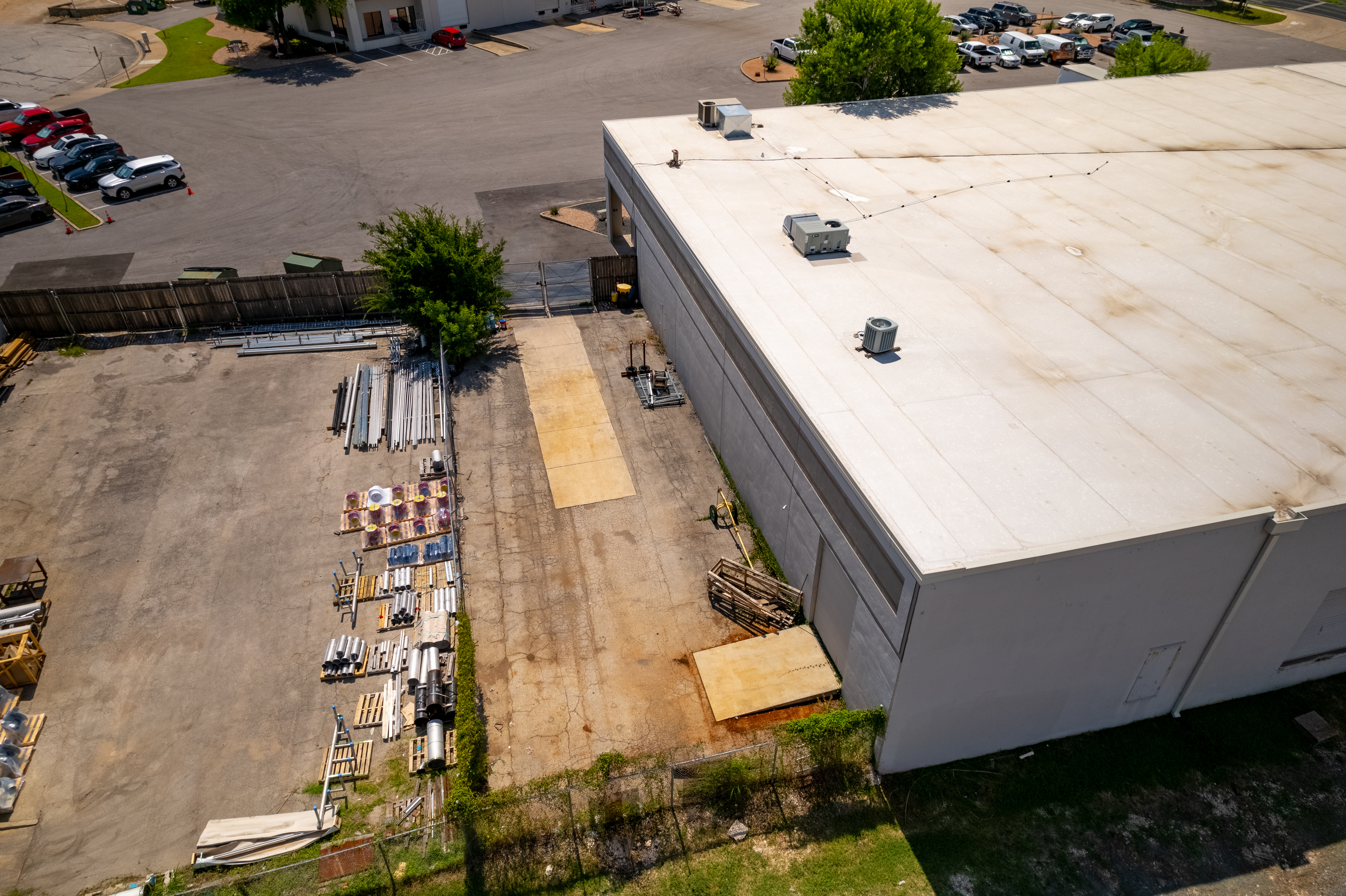 , image/jpeg - BuildingPhoto (4).jpg Industrial Property for Lease - 2400 W Braker Ln, Austin, Texas, 78758-4561 (6)