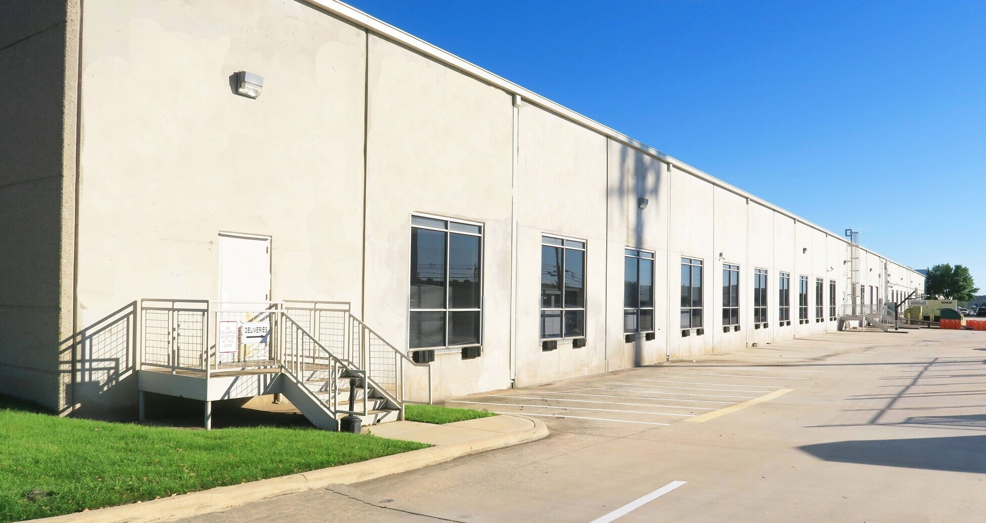 , image/jpeg - 1905A-Kramer-Ln-Austin-TX-Building-Photo-4-LargeHighDefinition.jpg Industrial Property for Lease - 1905A Kramer Ln, Austin, Texas, 78758-4014 (5)