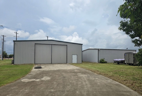 Industrial Space for Lease - 126 Grist Mill Rd, Kyle-buda, TX, 78640