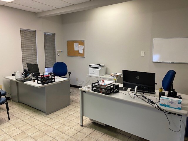 , image/jpeg - aus ind park 2.jpg Industrial Property for Lease - 5214 Burleson Rd, BLDG 1, Austin, Texas, 78744-1200 (4)