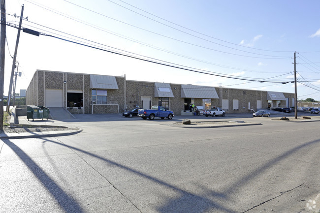 Industrial Property for Lease - 11510-11530 Grissom Ln, Dallas, Texas, 75229 (2)