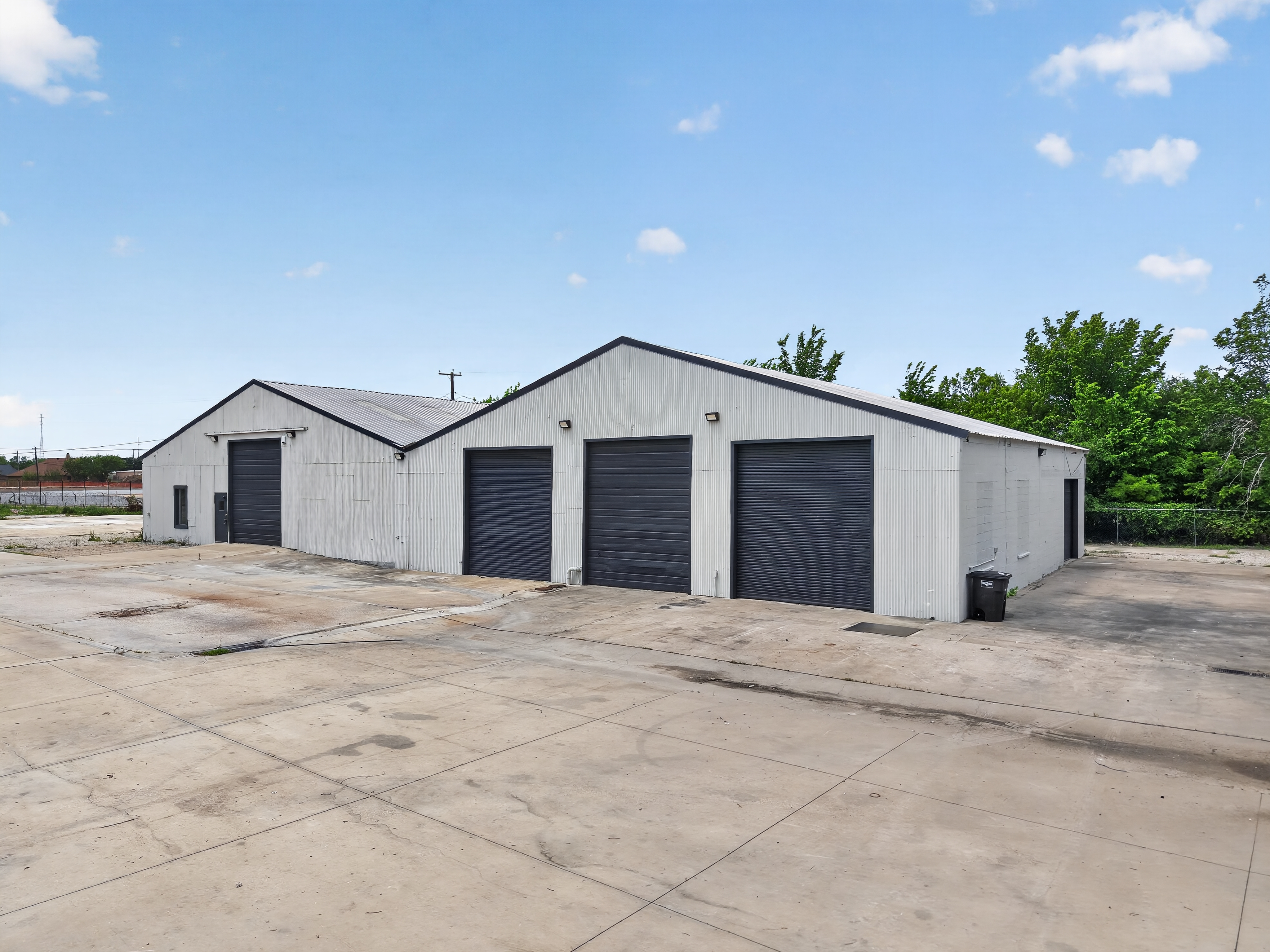 Industrial Property for Sale - 5504 Forest Hill Dr, Forest Hill, Texas, 76119 (3)