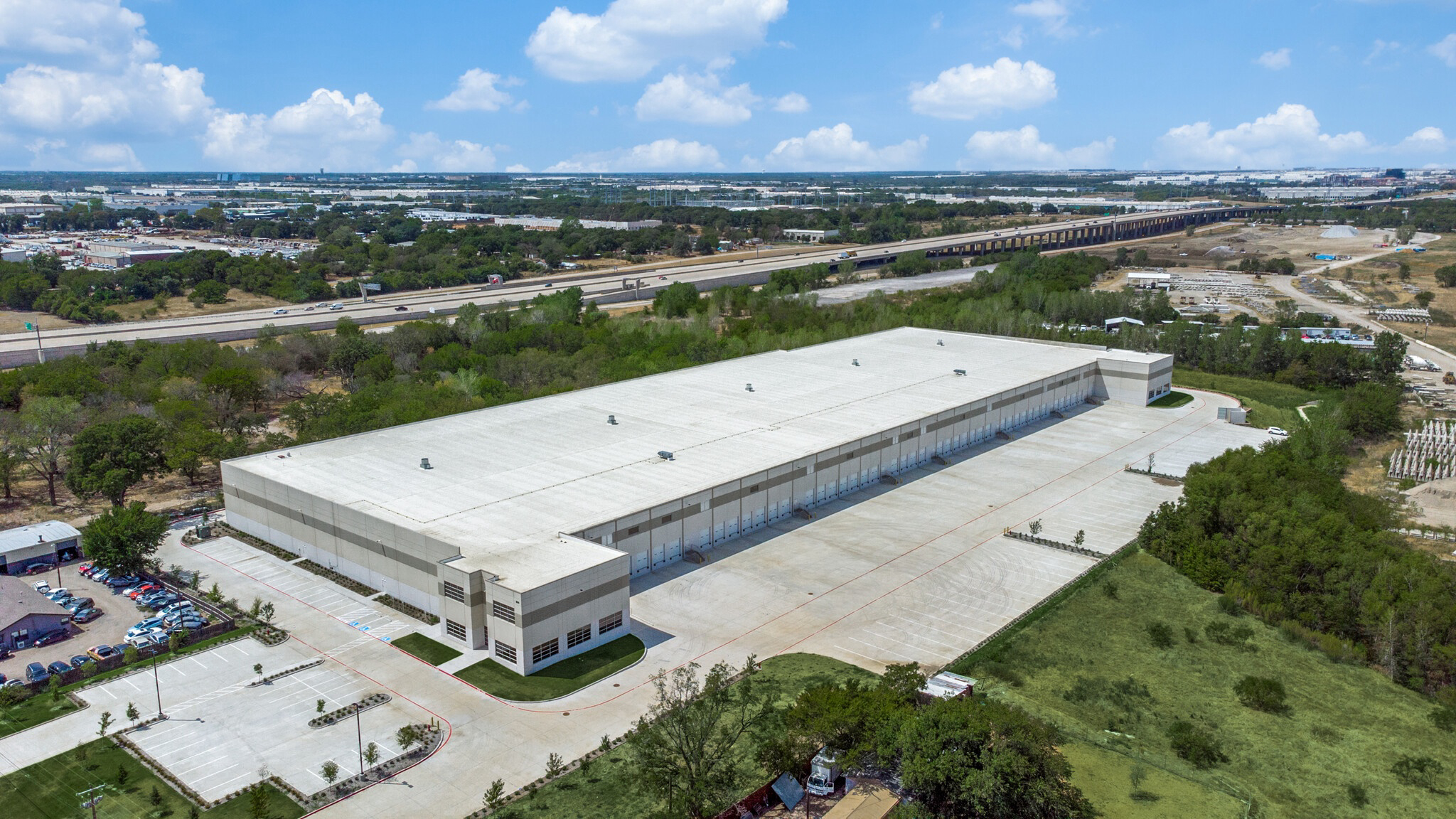 Industrial Property for Lease - 804 W Shady Grove Rd, Grand Prairie, Texas, 75050 (2)