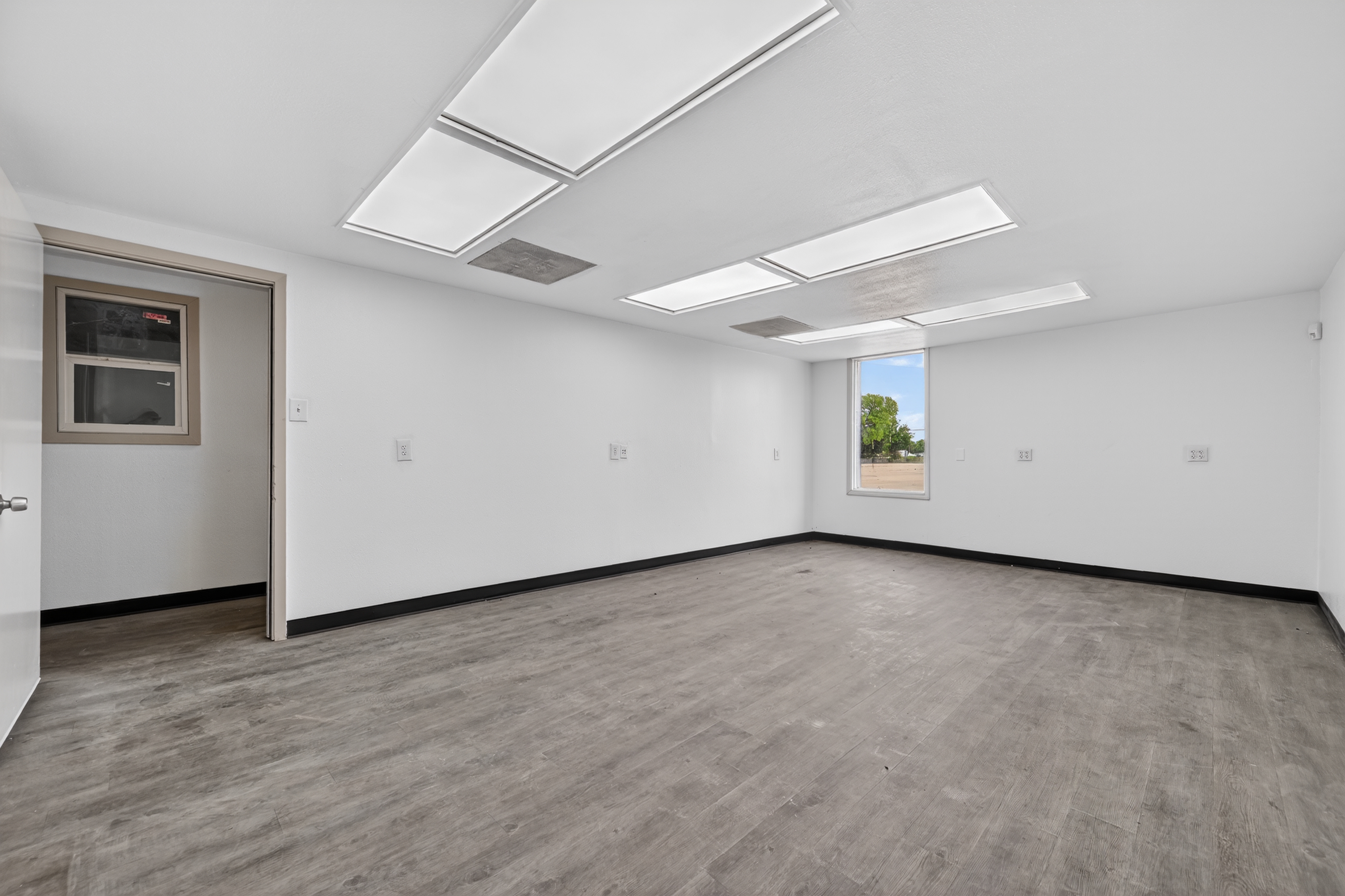 Industrial Property for Sale - 5504 Forest Hill Dr, Forest Hill, Texas, 76119 (5)