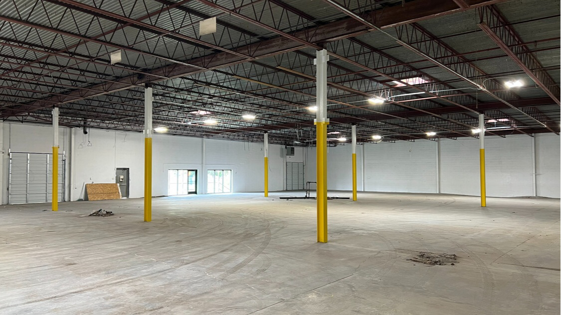 Industrial Property for Lease or Sale - 1121-1127 E Avenue J, Grand Prairie, Texas, 75050-2625 (3)