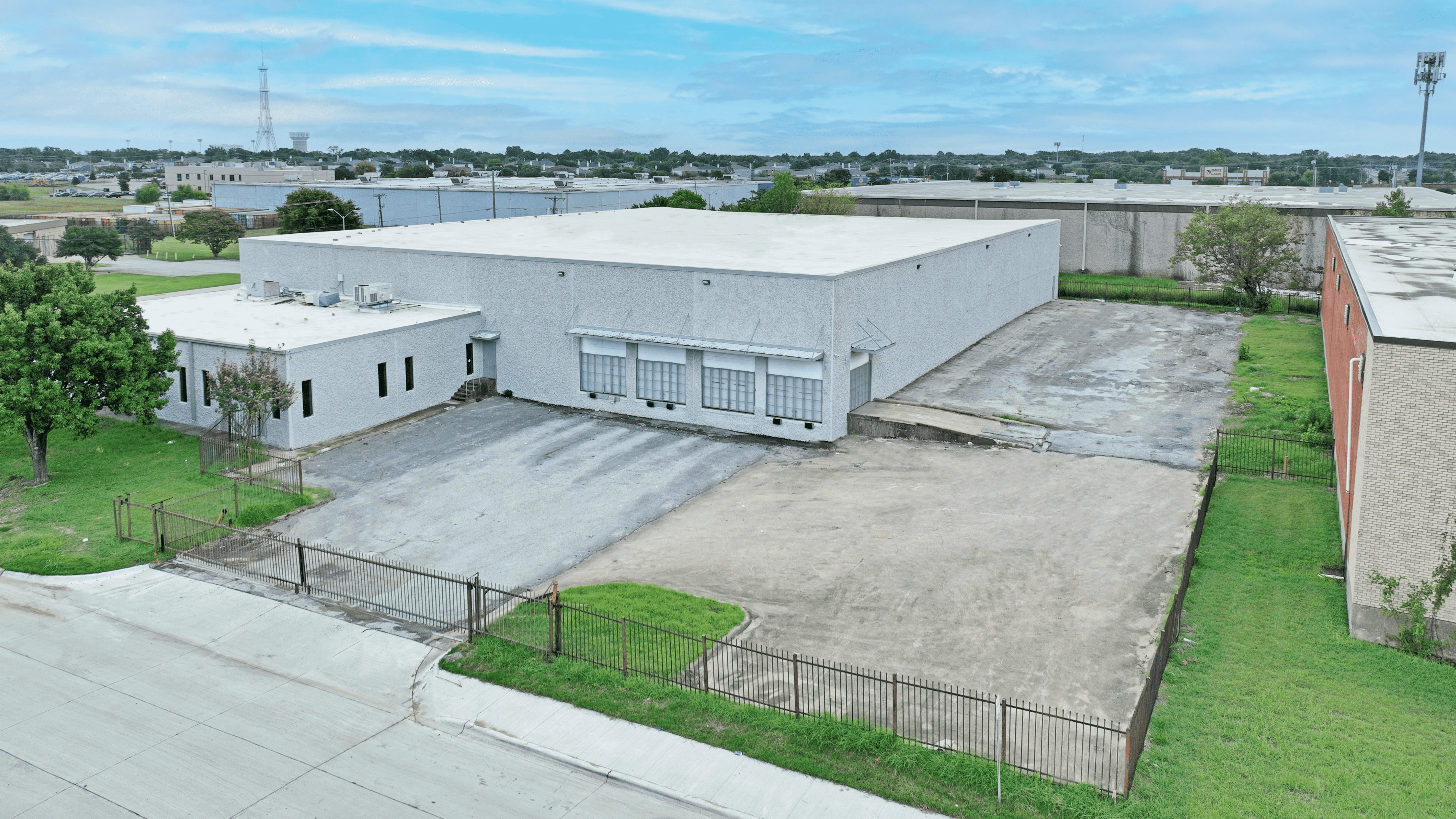 Industrial Building for Sale - 133 S Town East Blvd, Mesquite, TX, 75149-2807