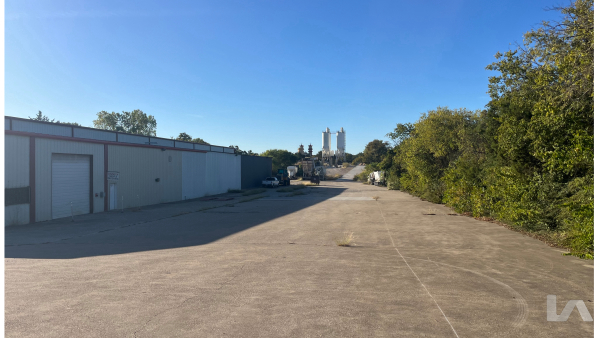5526 Crystal Lake Blvd, Exterior Building Photo - undefined Industrial Property for Lease - 5526 Crystal Lake Blvd, Dallas, Texas, 75236 (2)