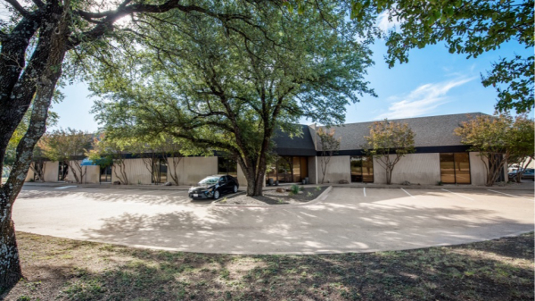 Flex Property for Sale - 400 E Centre Park Blvd, DeSoto, TX, 75115
