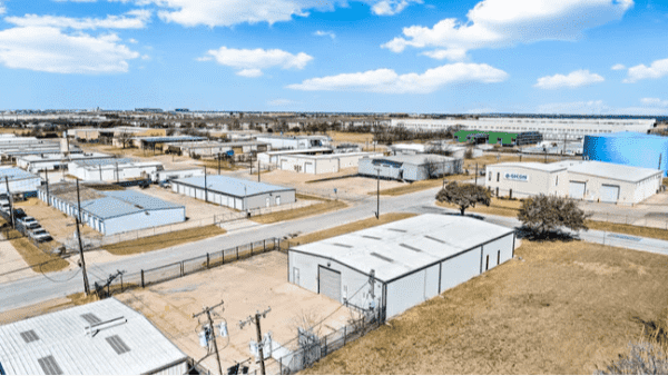 Industrial Space for Lease - 4300 Garland Dr, Haltom City, TX, 76117