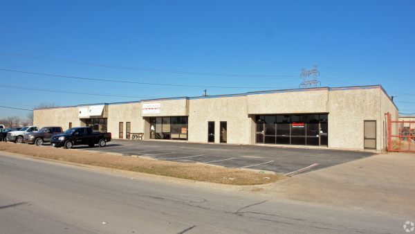 Industrial Space for Lease - 2451-2461 E Long Ave, Fort Worth, TX, 76106, Suite 2461