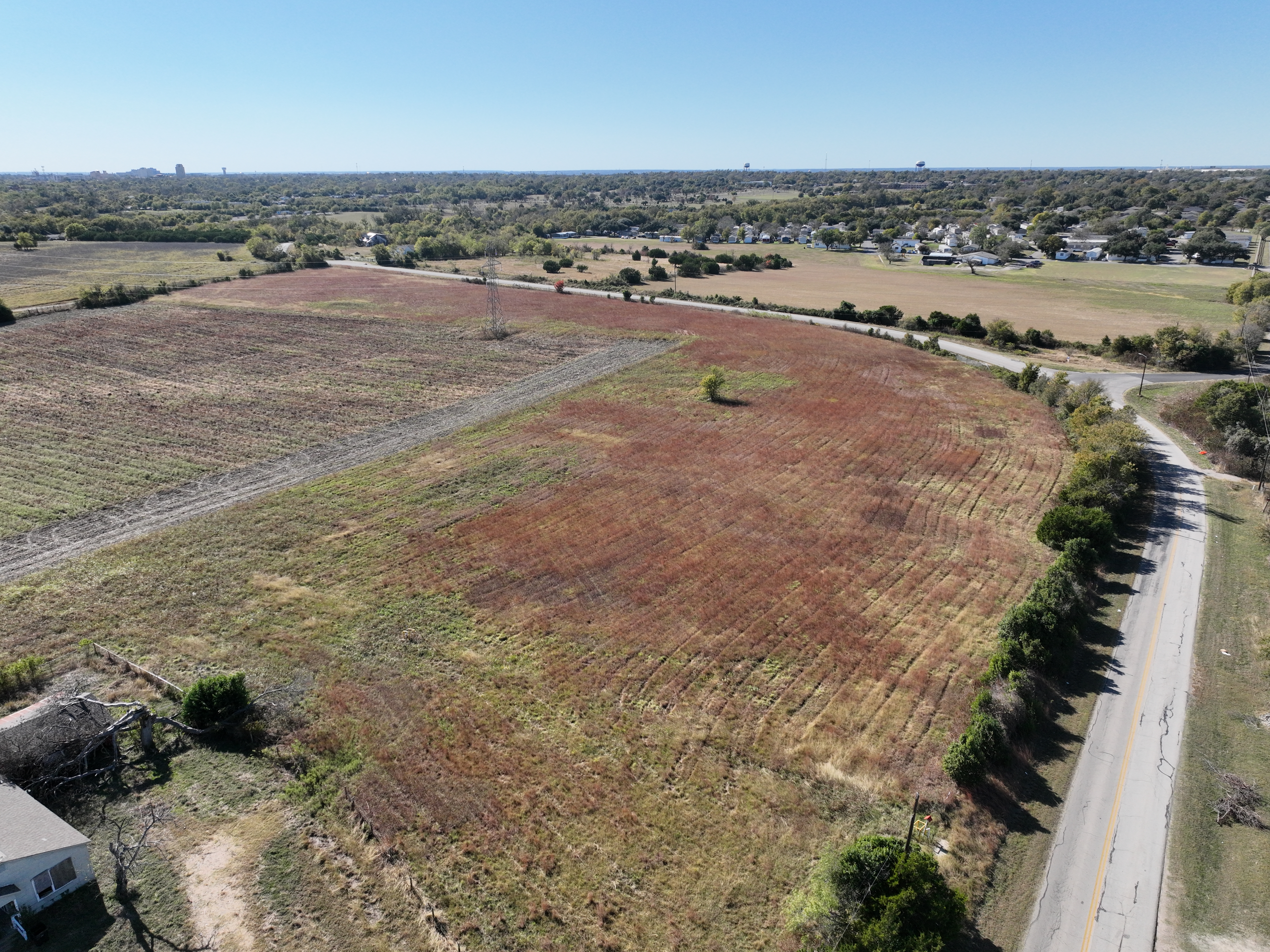 , image/jpeg - dji_fly_20251109_140624_173_1762746205932_photo.JPG Land for Sale - 1419 E Young Ave, Temple, Texas, 76501 (6)