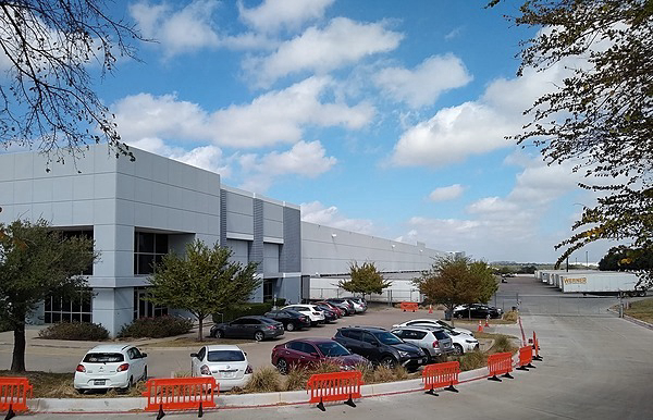1025-1035 Post & Paddock Ln, Exterior Building Photo - View from Hello Fresh side towards former Dart side. Industrial Property for Lease - 1025-1035 Post & Paddock Ln, Grand Prairie, Texas, 75050 (2)