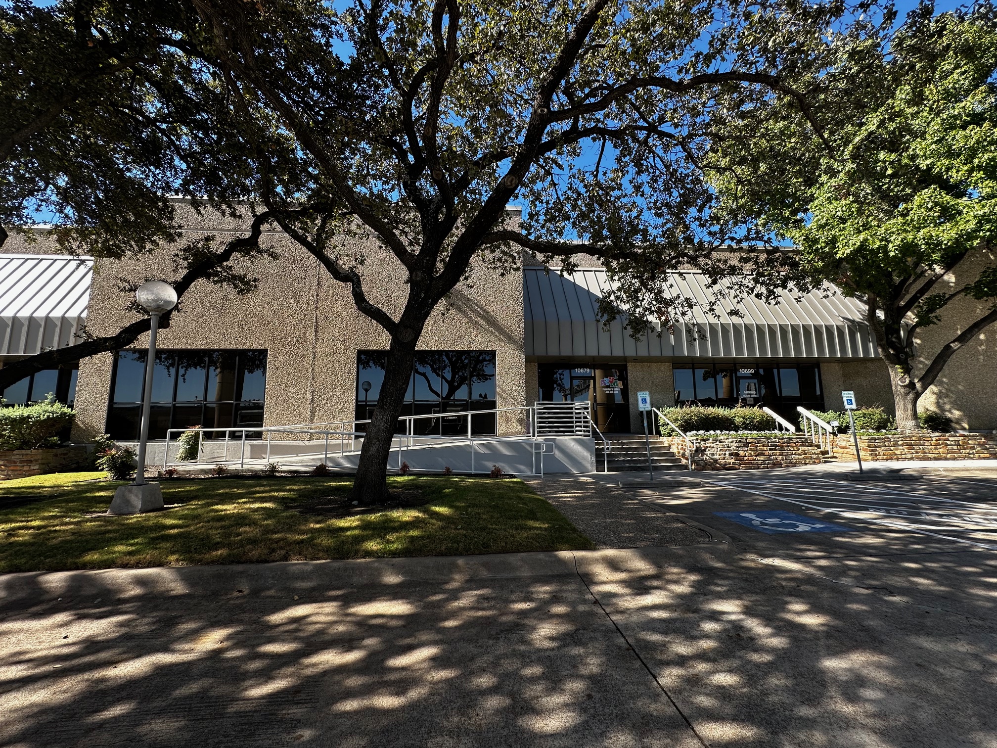 Industrial Property for Lease - 10671-10699 N Stemmons Fwy, Dallas, Texas, 75220 (3)