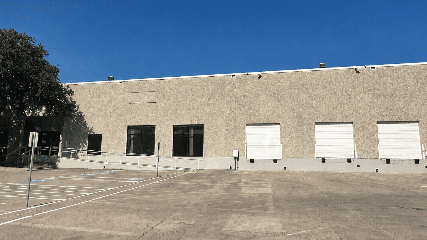 10741-10761 King William Dr, Exterior Building Photo - undefined Propiedad industrial en renta - 10741-10761 King William Dr, Dallas, Texas, 75220 (2)