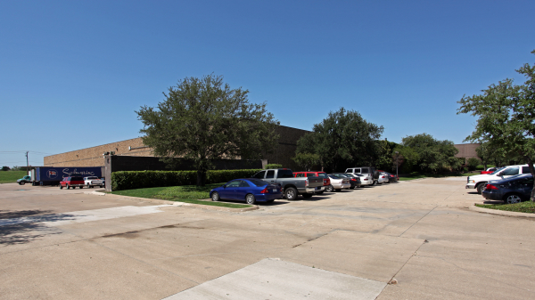 Industrial Space for Lease - 1901 Diplomat Dr, Farmers Branch, TX, 75234-8914
