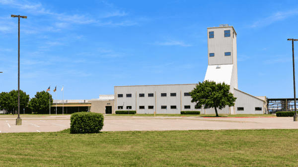 Industrial Building for Sale - 2101 Couch Dr, McKinney, TX, 75069-7314