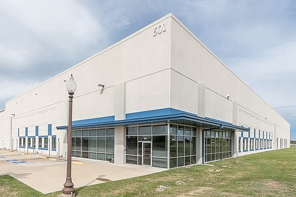 Industrial Property for Lease or Sale - 601 National Dr, Ennis, TX, 75119-7823