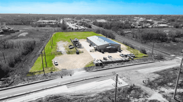 Industrial Building for Sale - 180 E Chapman Dr, Sanger, TX, 76266