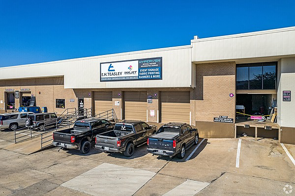 Industrial Space for Lease - 4415-4585 Simonton Rd, Farmers Branch, TX, 75244