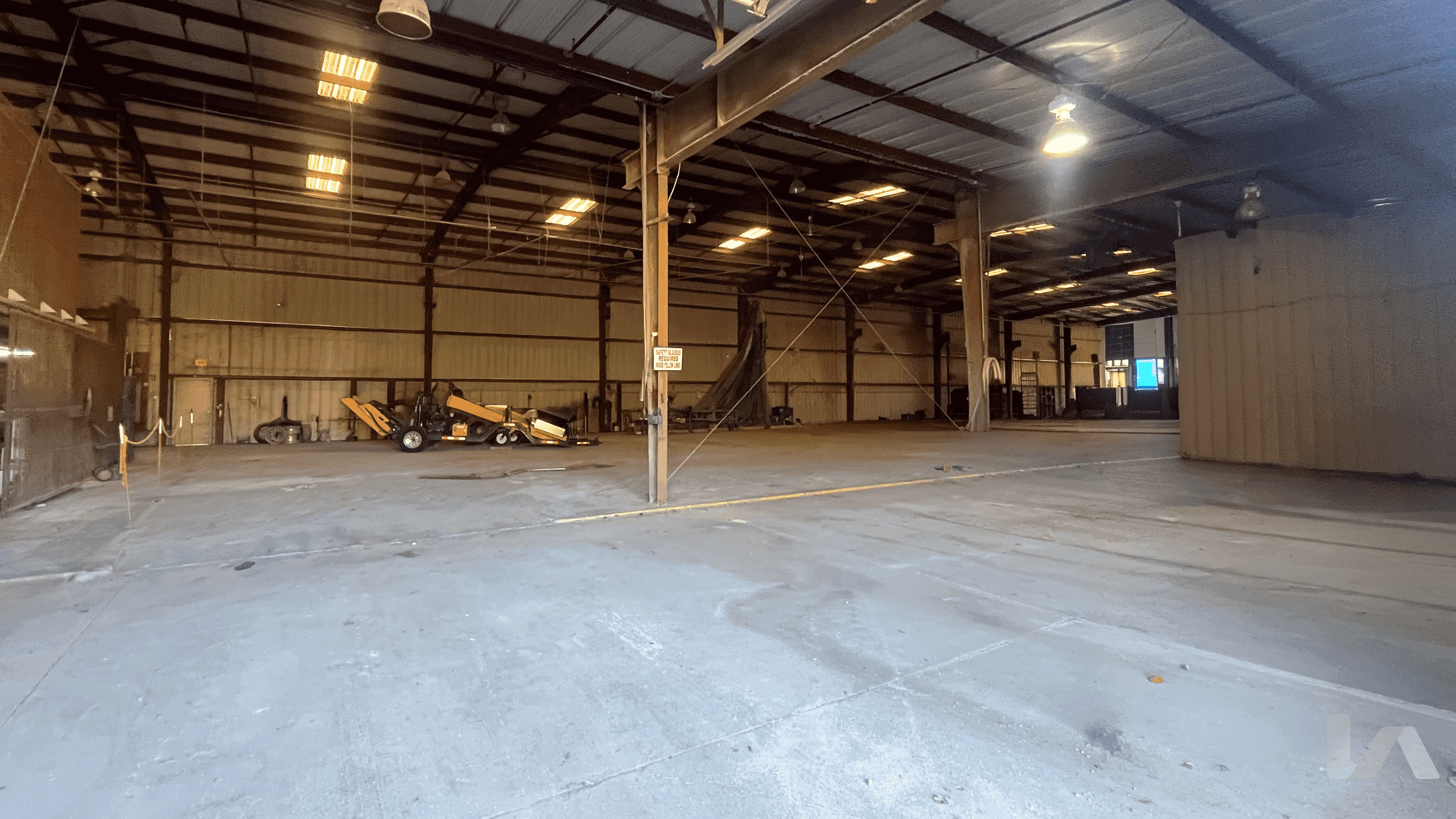 5526 Crystal Lake Blvd, Exterior Building Photo - undefined Industrial Property for Lease - 5526 Crystal Lake Blvd, Dallas, Texas, 75236 (4)