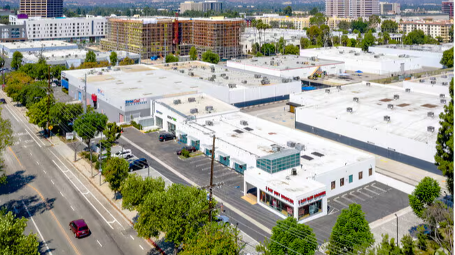 Retail Property for Lease - 21015 Oxnard St, Woodland Hills, California, 91367 (1)